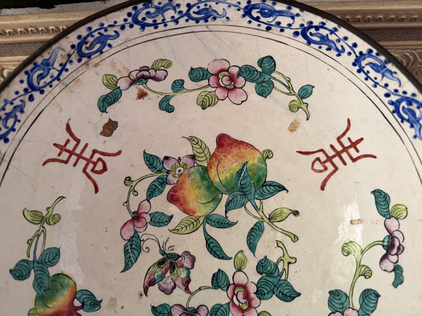 海外回流春节专场（三） 法国回流清代铜胎珐琅彩大碗（器型大，精美，直径：23cm，高：9.3cm，有少许裂纹和掉釉，如图）