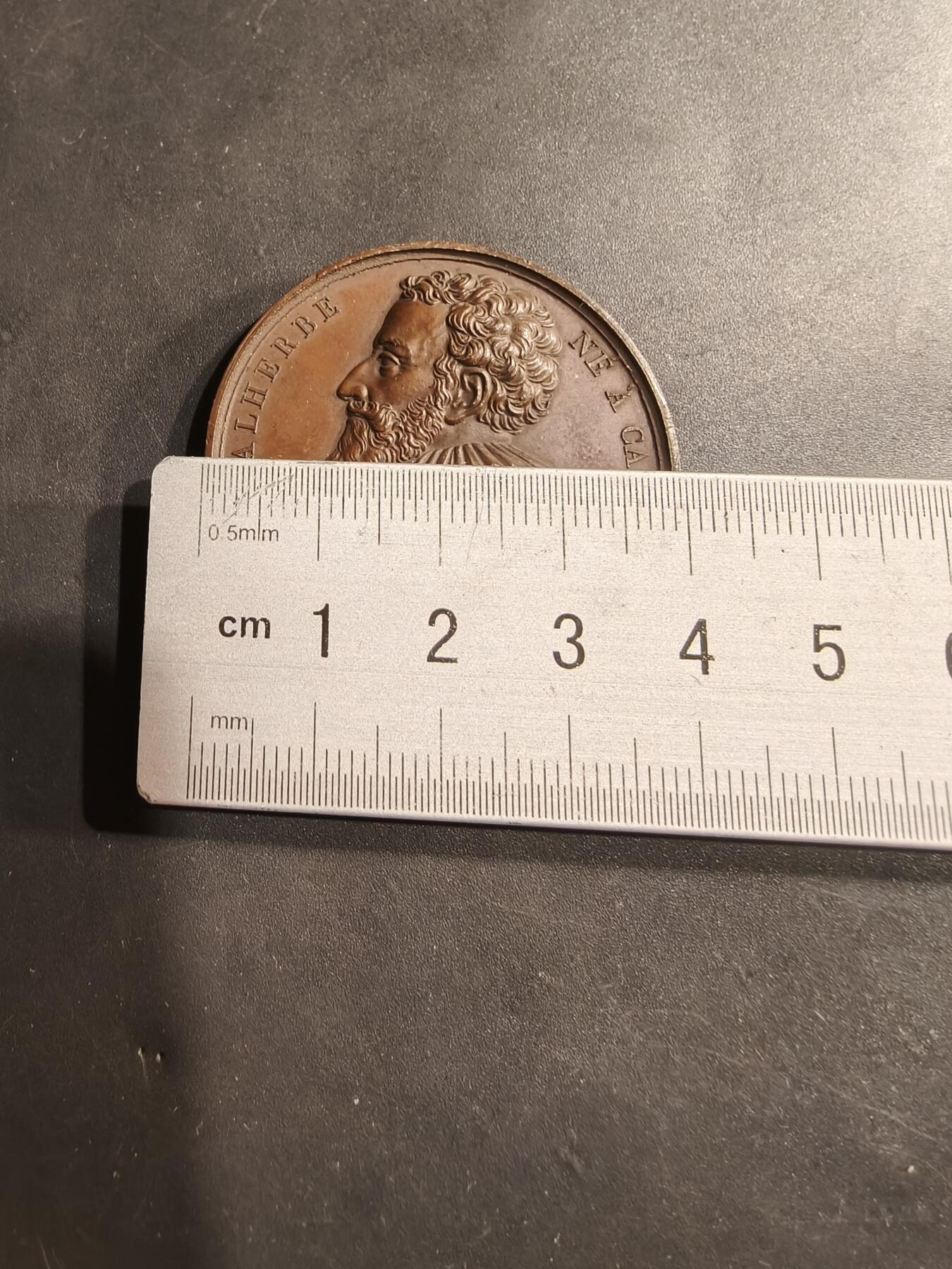 老王徽章第184期 法国诗人弗朗索瓦·德·马莱尔布大铜章     早期原铸无边铭    直径40mm    重量35.5g