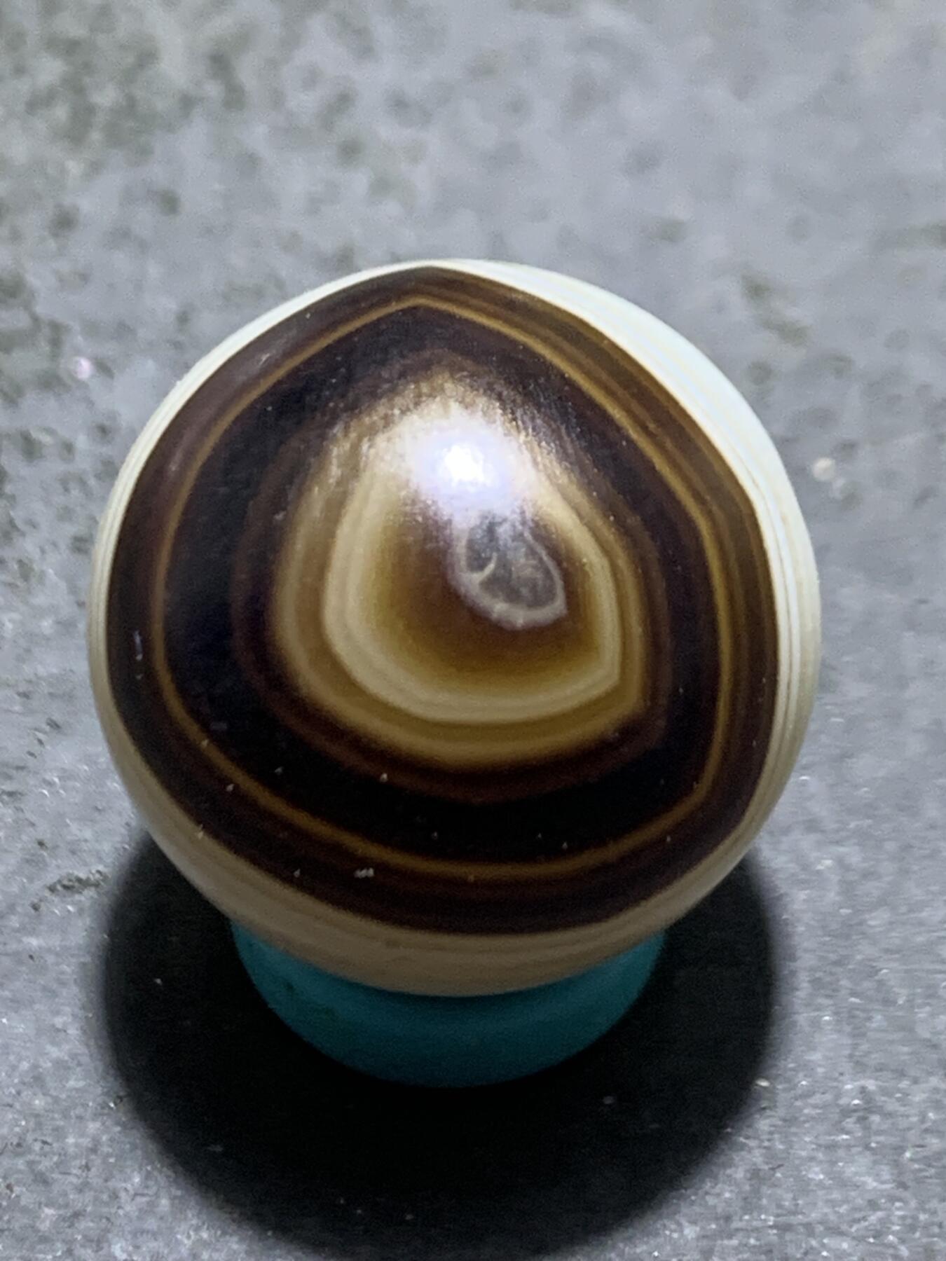 精品亚光药师玛瑙随形象形日月同辉圆珠一颗！