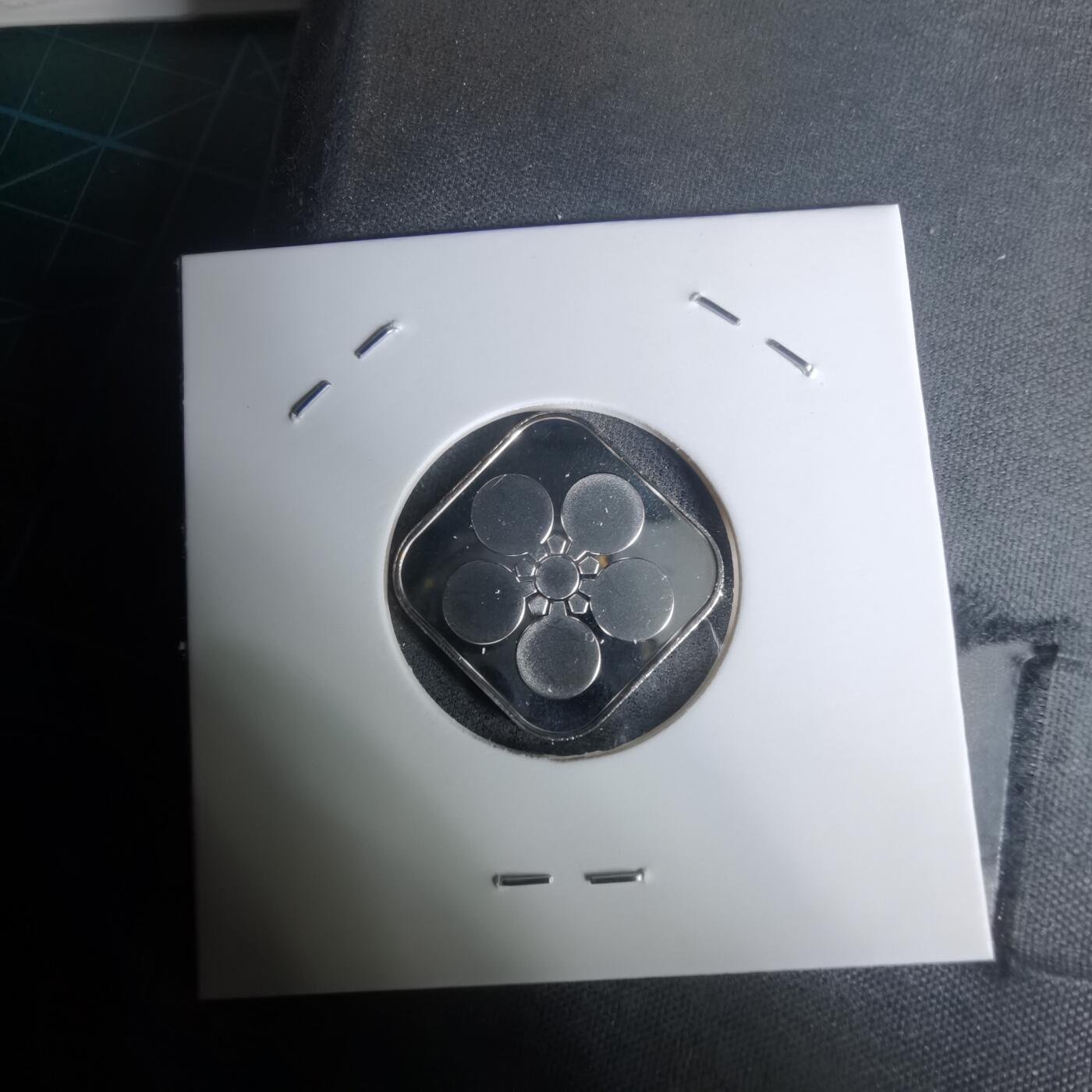 沼泽如烟--第1002场 2002年马年生肖章纯银章