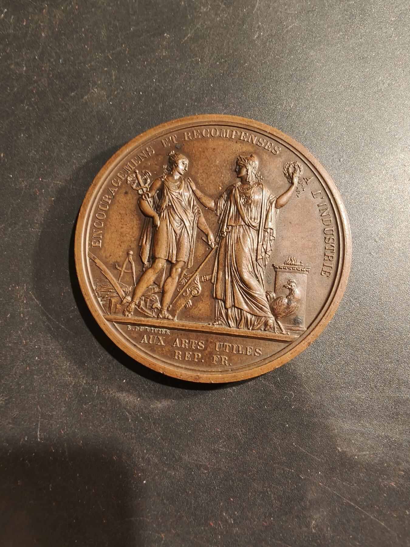 老王徽章第184期 法国工业促进会大铜章    直径56mm    重量82.3g