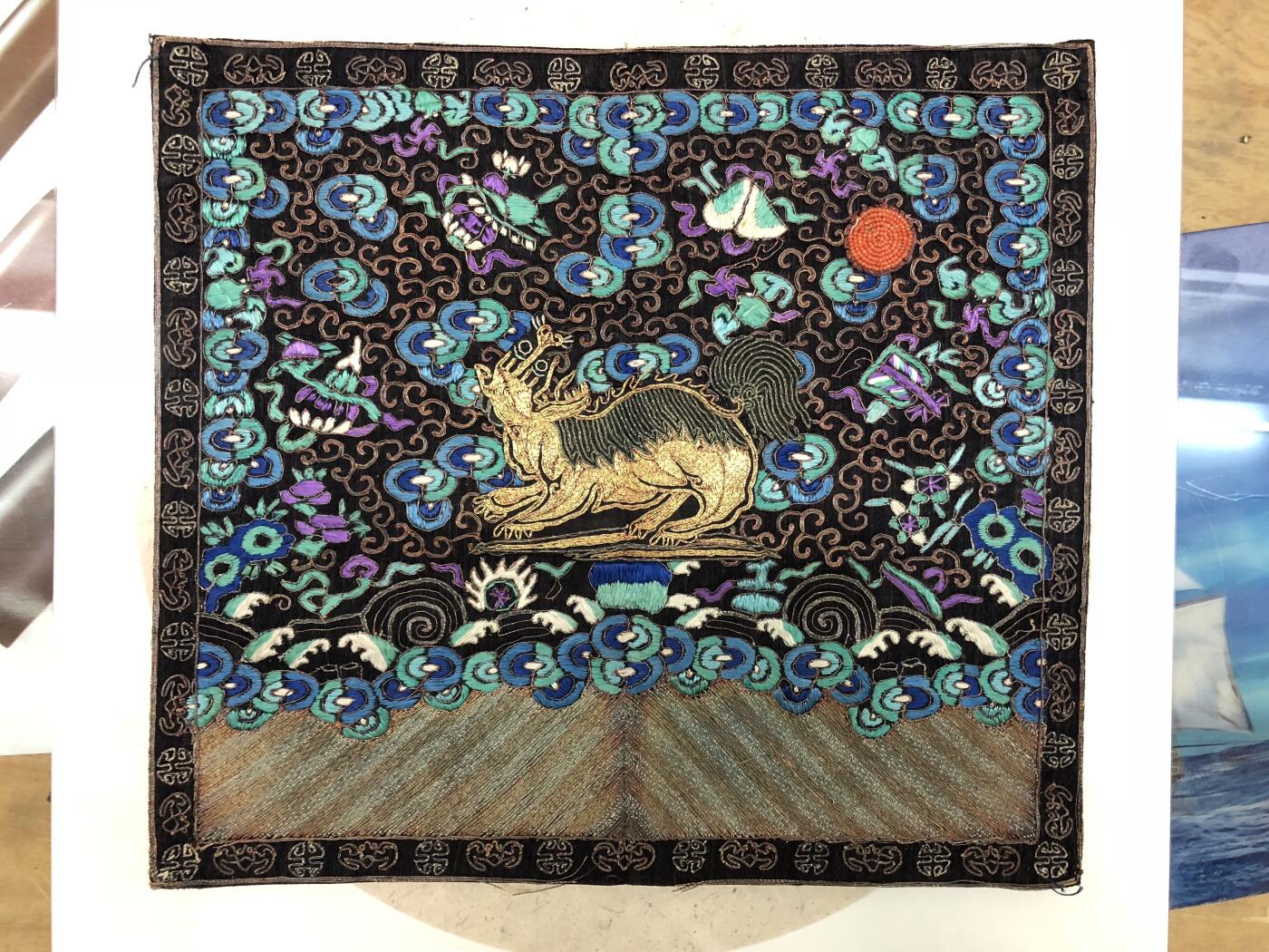 海外回流春节专场（三） 重器-法国回流清代五品武官（熊）补子一对（品相好，工艺包括五彩，盘金和串珠绣）