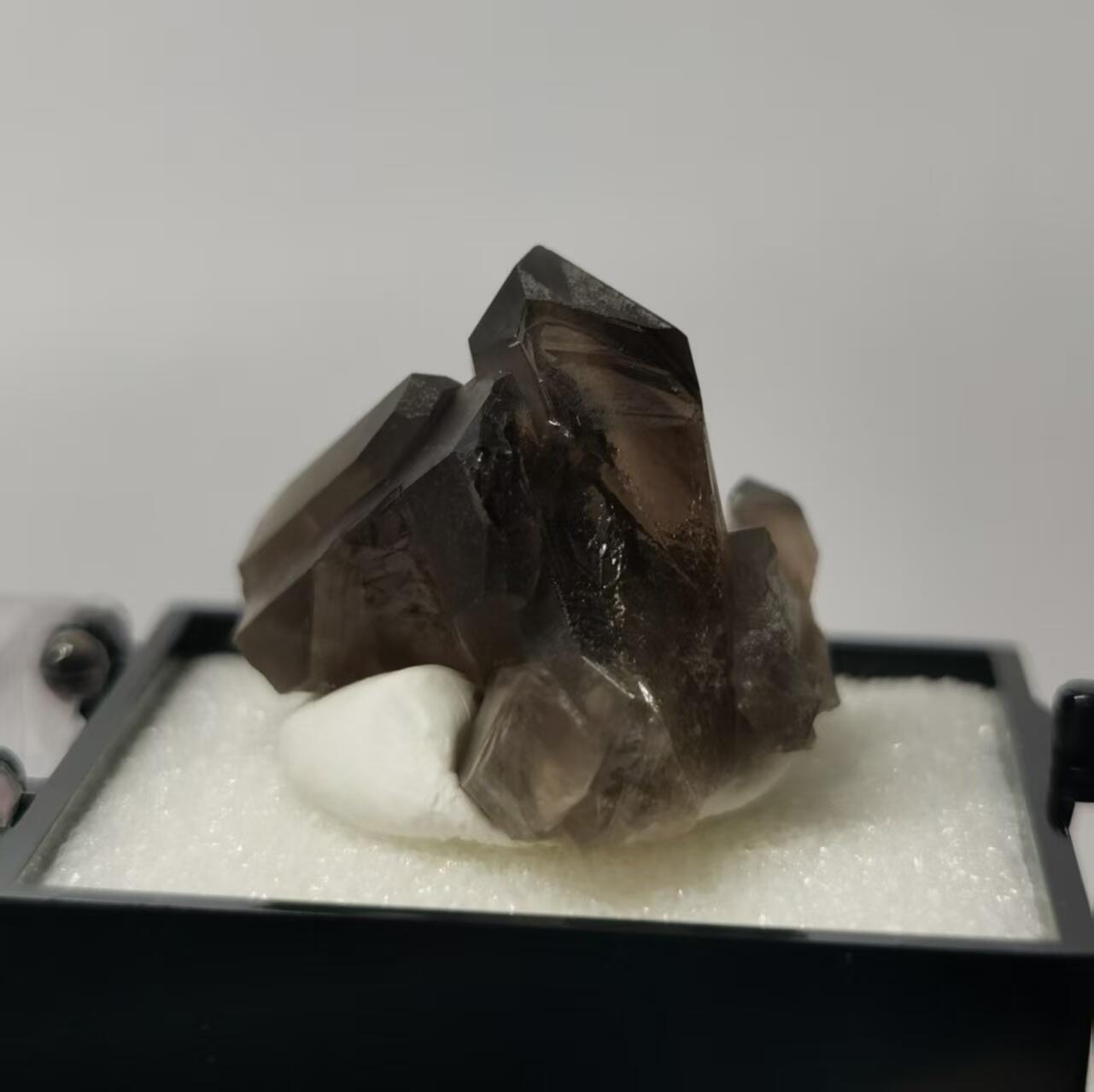 七河·世界世界币章杂件矿标化石小拍（总第38期） 藏家出品X745（3）山东烟晶水晶原石矿标（盒子矿） 本件拍品由合作藏家邮寄