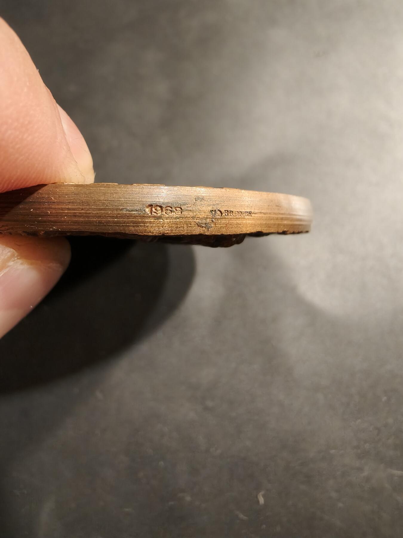 老王徽章第184期 法国一战停战50周年大铜章      直径68mm    重量169.2g