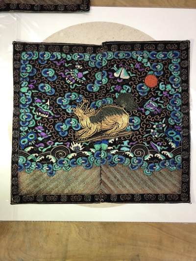 海外回流春节专场（三） - 重器-法国回流清代五品武官（熊）补子一对（品相好，工艺包括五彩，盘金和串珠绣）