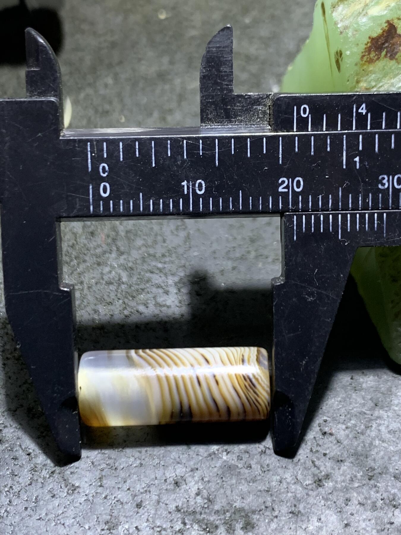 千层纹缠丝玛瑙通货直桶，桶珠一个，