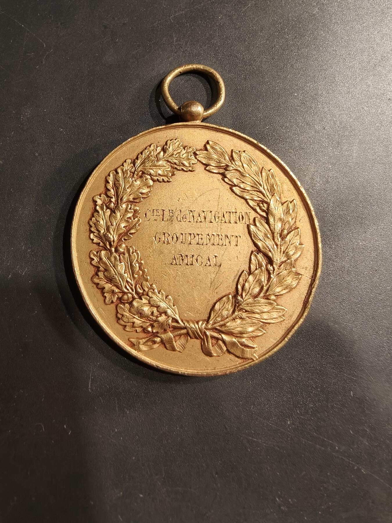老王徽章第184期 法国“航海友谊团体”镀金铜奖章      大尺寸    直径50mm    重量52.6g