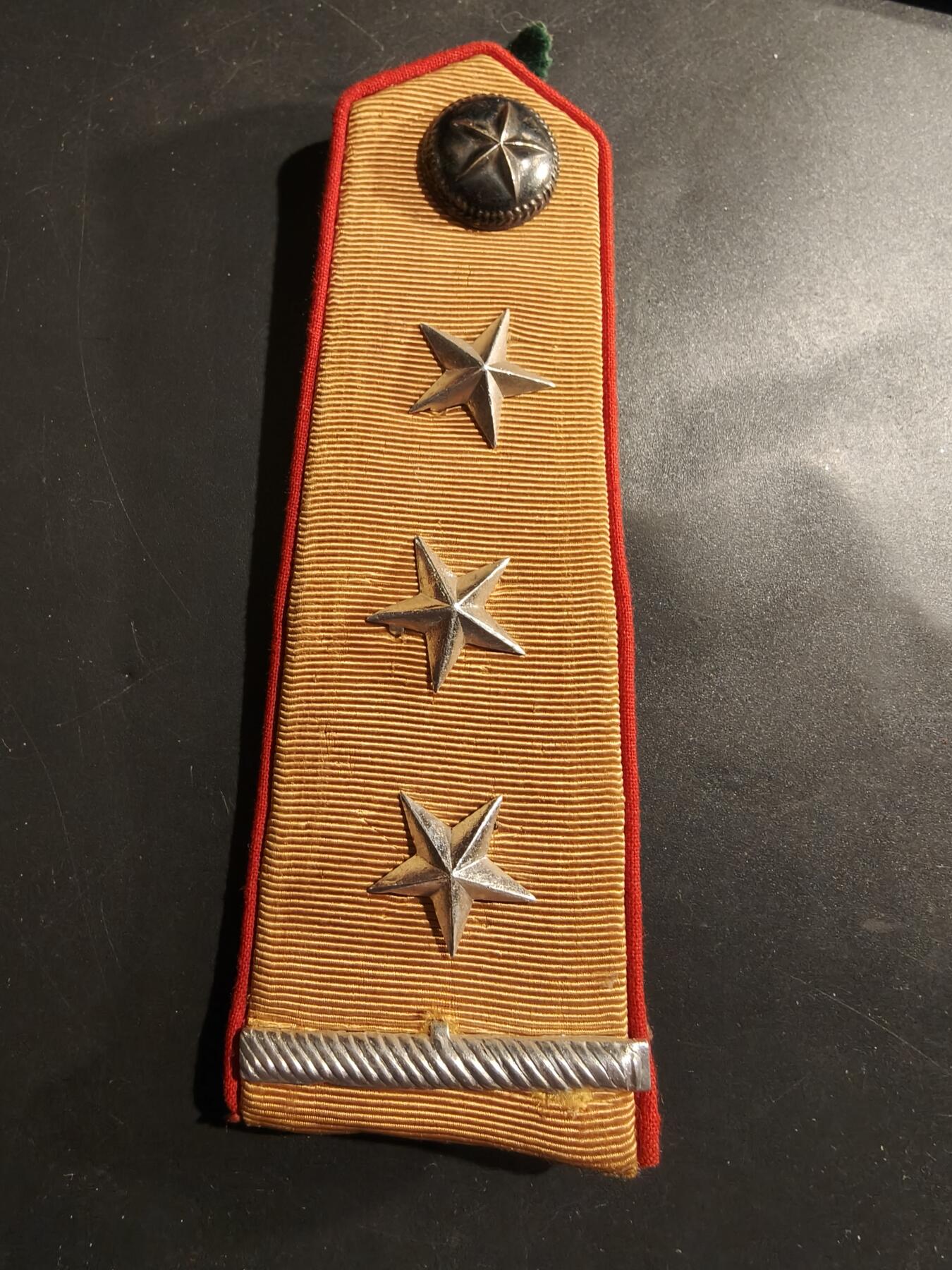 老王徽章第184期 越南人民军陆军上尉肩章