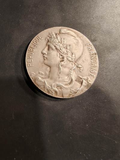 老王徽章第184期 - 法国机械师、司机和电工专业联合会镀银大铜章    直径41mm    重量31.1g