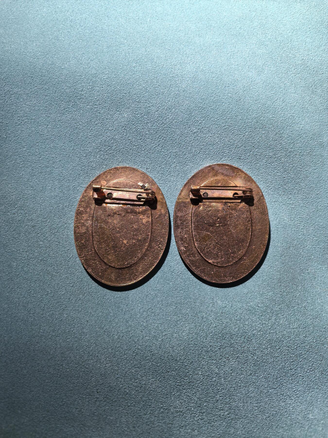 号角文化祝福各位藏友春节大吉马年入好藏 盛世勋华——号角文化勋章邮票专场拍卖第306期    东德人民军优异表现成就证章 2枚