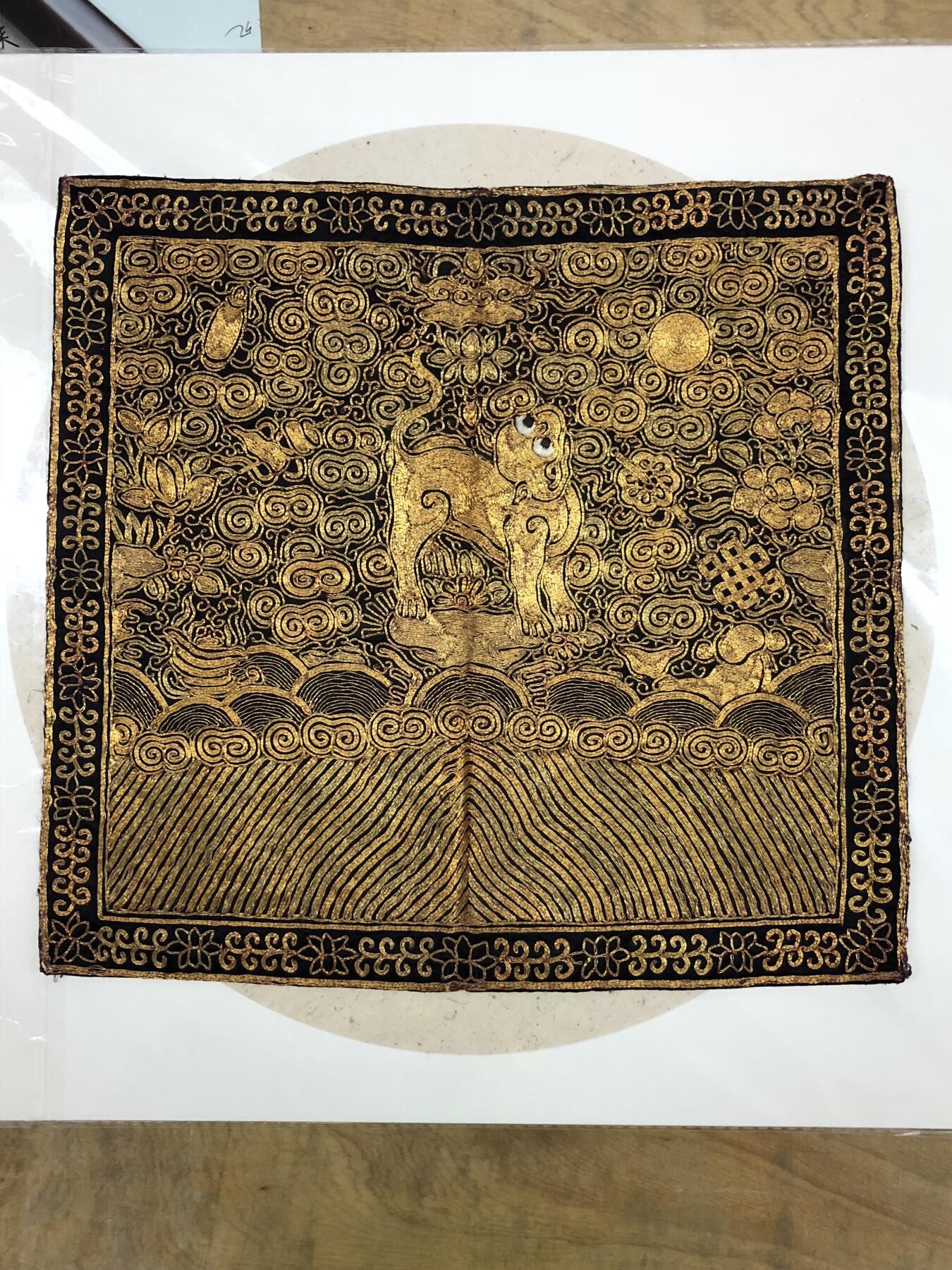 海外回流春节专场（三） 法国回流清代六品（彪）盘金补子一对（品相好）