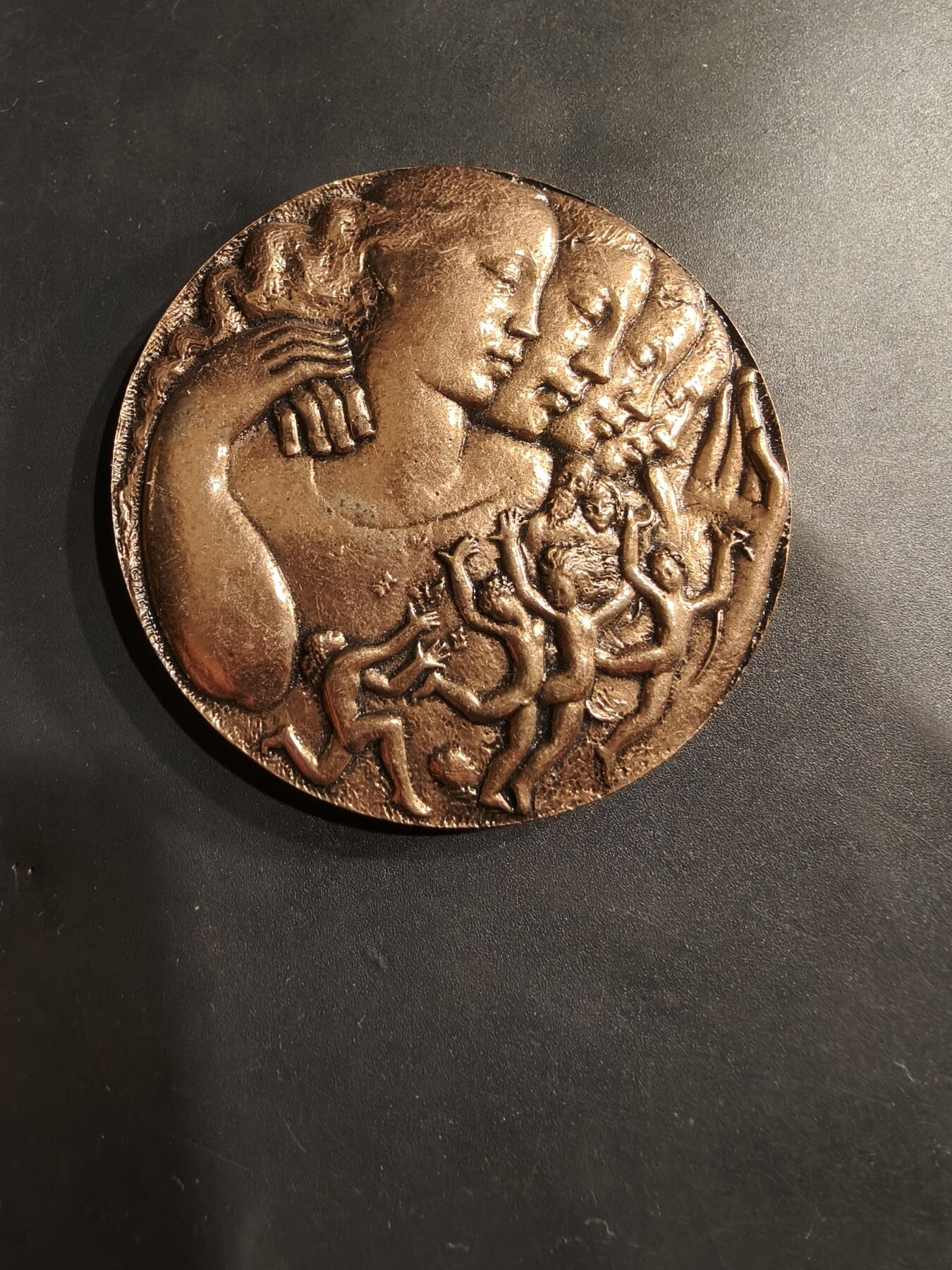 老王徽章第184期 法国勃艮第-弗朗什-孔泰地区社会保障制度成立50周年大铜章    直径64mm    重量173.8g 直径