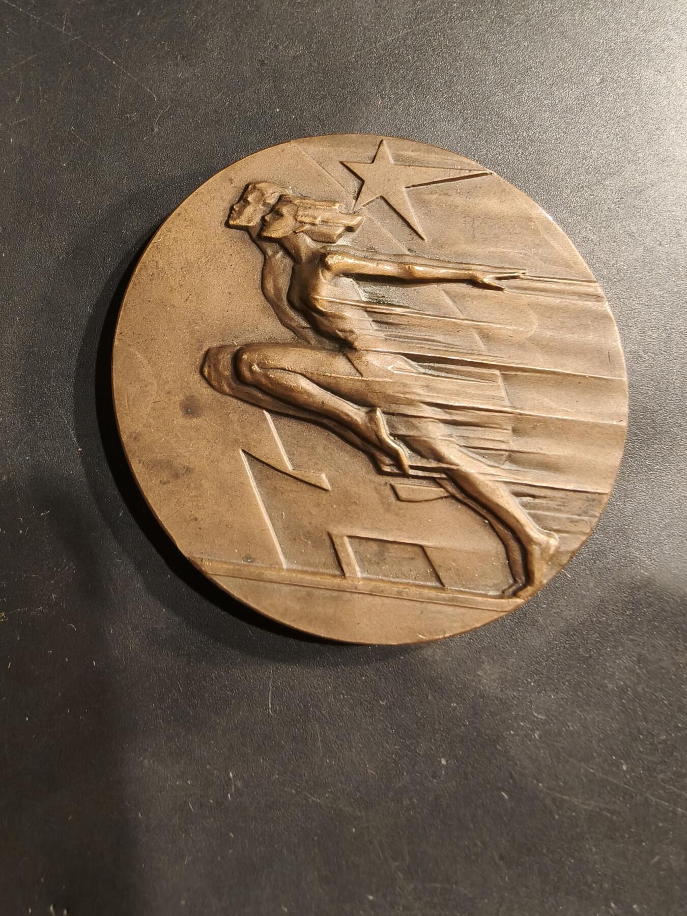 老王徽章第184期 苏联部长会议体育运动委员会大铜章     直径60mm    重量121.6g