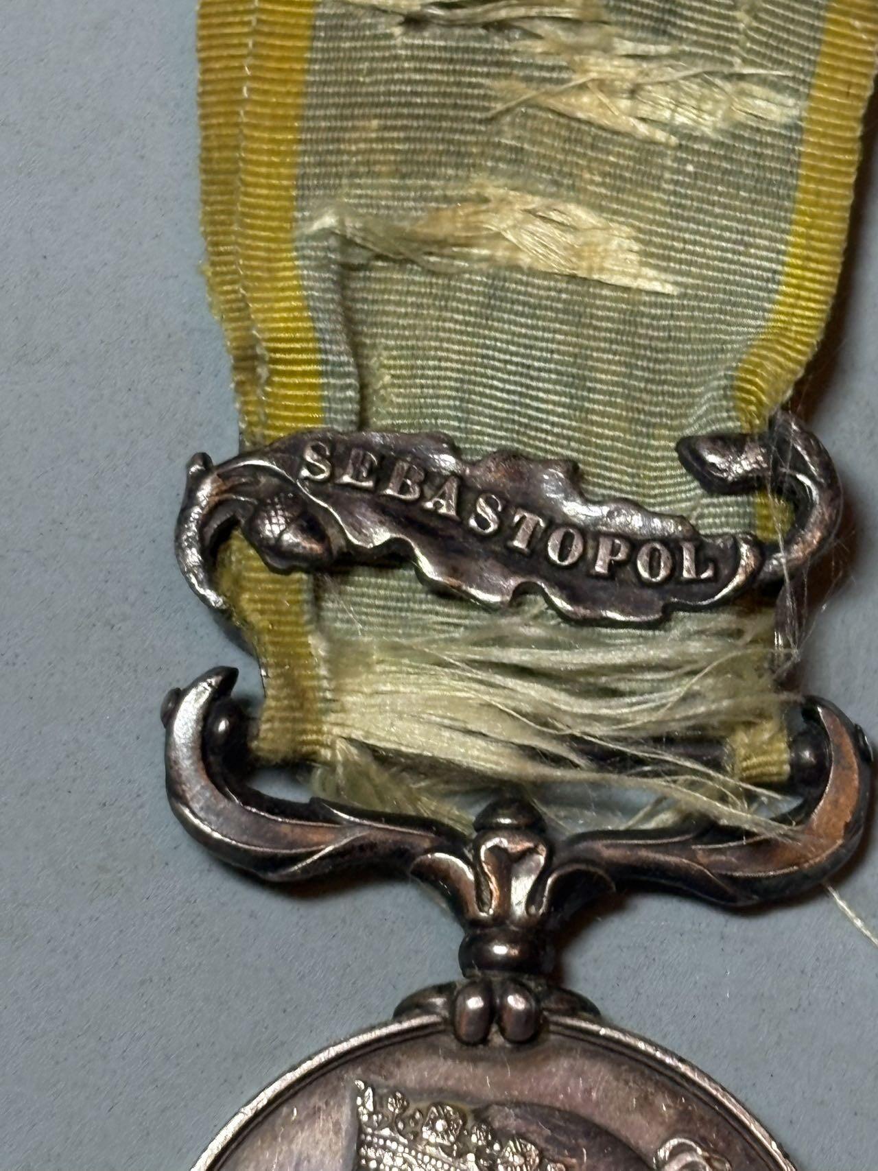 号角文化祝福各位藏友春节大吉马年入好藏 盛世勋华——号角文化勋章邮票专场拍卖第306期    英国1854年克里米亚战争奖章 银制  带塞瓦斯托波尔条 重40克