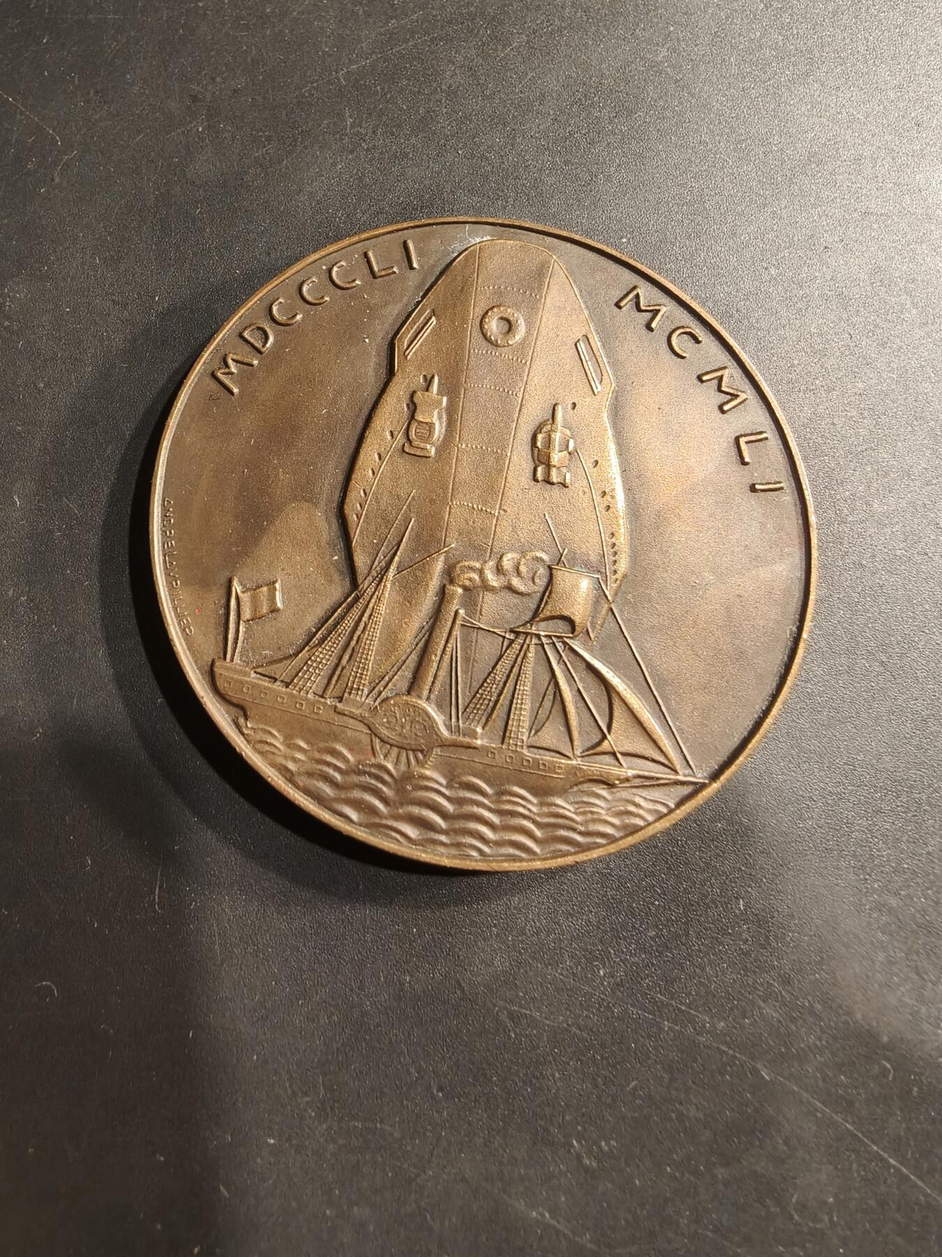 老王徽章第184期 法国邮船公司成立100周年大铜章     直径58mm    重量112.5g