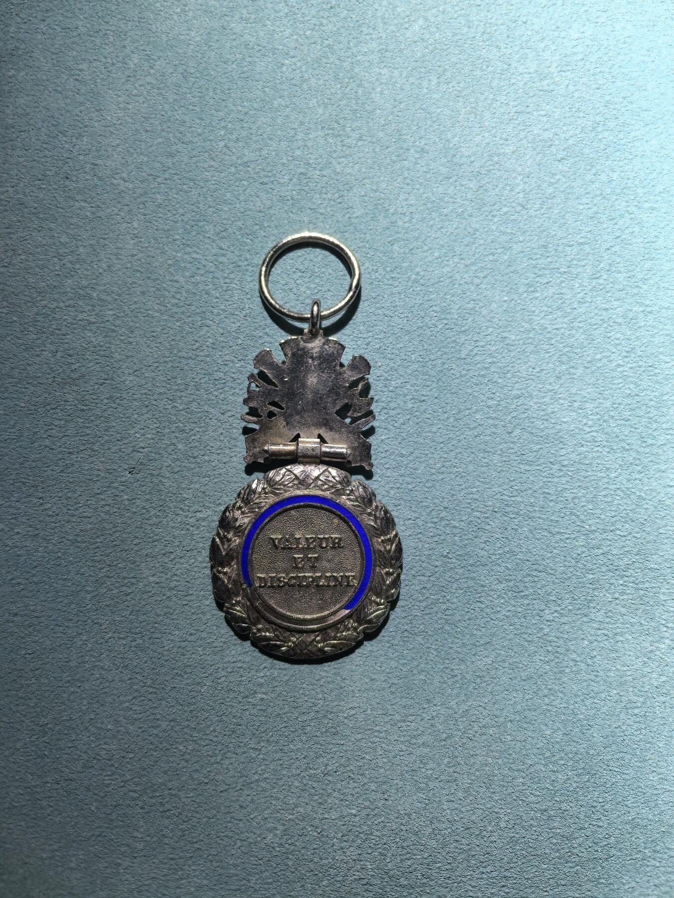 号角文化祝福各位藏友春节大吉马年入好藏 盛世勋华——号角文化勋章邮票专场拍卖第306期    法国军事奖章 五共版 银制带银标 银价300+