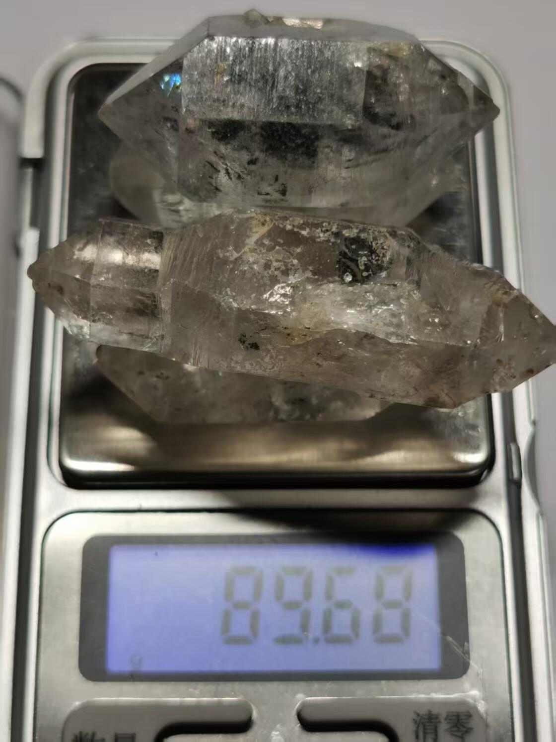 七河·世界世界币章杂件矿标化石小拍（总第38期） 藏家出品X758（9）比较大块头的云贵闪灵水晶原石一组4件共80多克 本件拍品由合作藏家邮寄