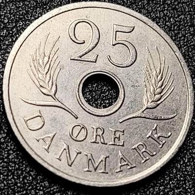 泉币菌-第197场- 新年快乐 新年第5场 本场拍品多 请提前出价 - 丹麦1968年25欧尔中孔镍币 玛格丽特二世花押 