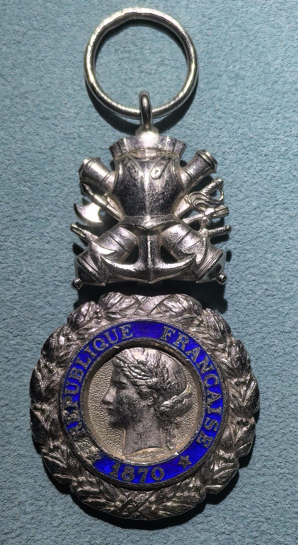 号角文化祝福各位藏友春节大吉马年入好藏 盛世勋华——号角文化勋章邮票专场拍卖第306期    法国军事奖章 五共版 银制带银标 银价300+