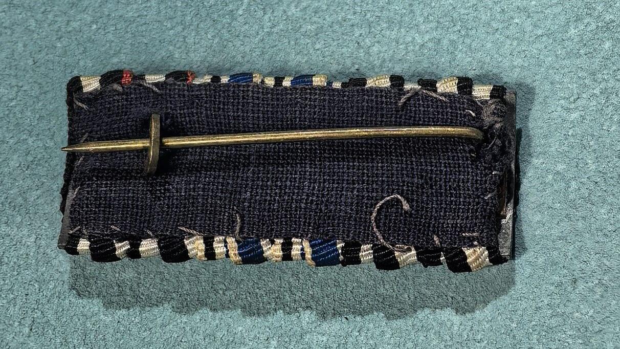 号角文化祝福各位藏友春节大吉马年入好藏 盛世勋华——号角文化勋章邮票专场拍卖第306期    德国（一战）三联勋略 包括二级铁十字勋章/巴伐利亚王国战功奖章/佩剑兴登堡十字奖章