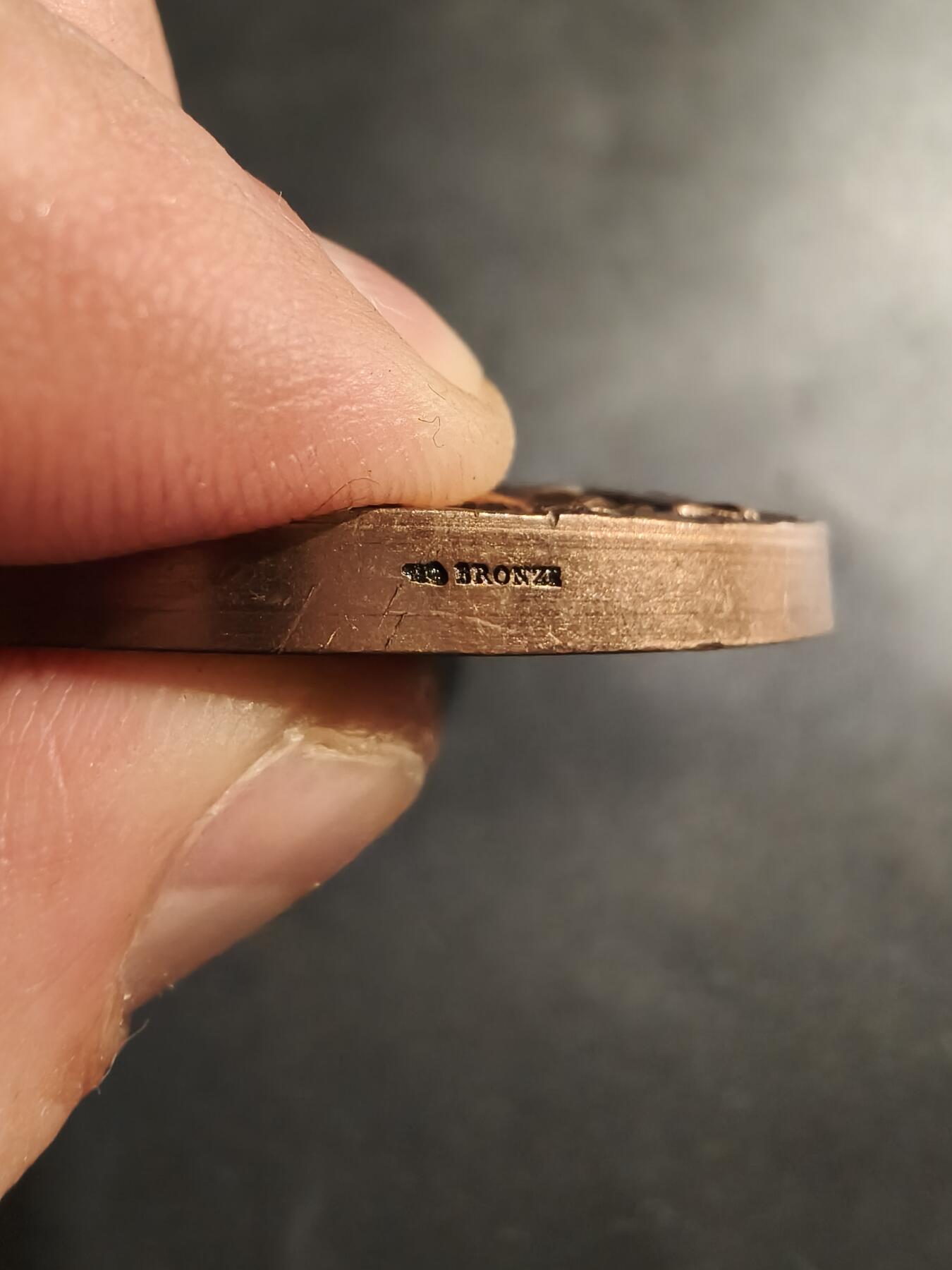 老王徽章第184期 法国勃艮第-弗朗什-孔泰地区社会保障制度成立50周年大铜章    直径64mm    重量173.8g 直径