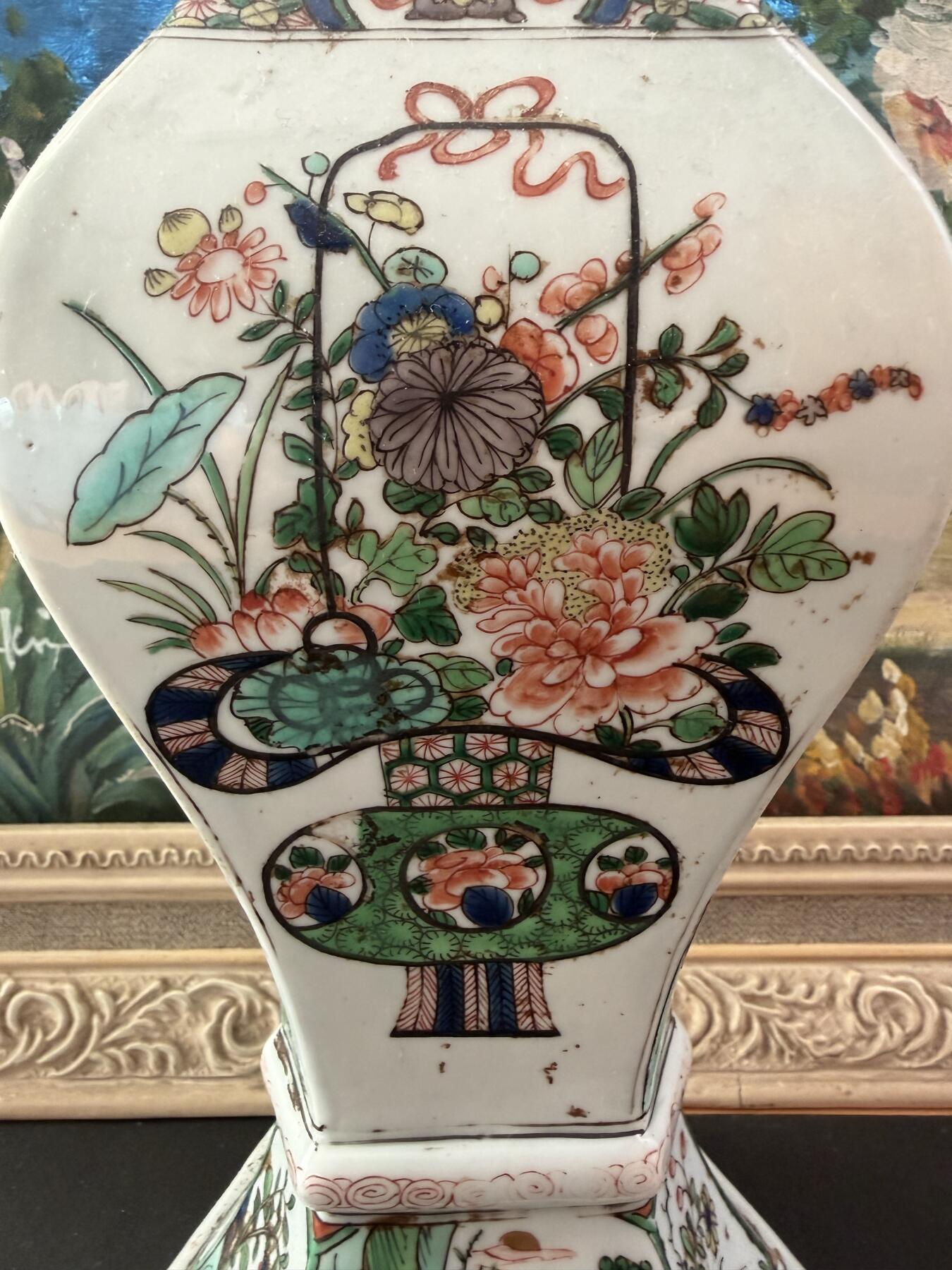 海外回流春节专场（三） 重器-法国回流清康熙五彩六棱花瓶（高：30.2cm，器型少见，画工精美，有冲线）