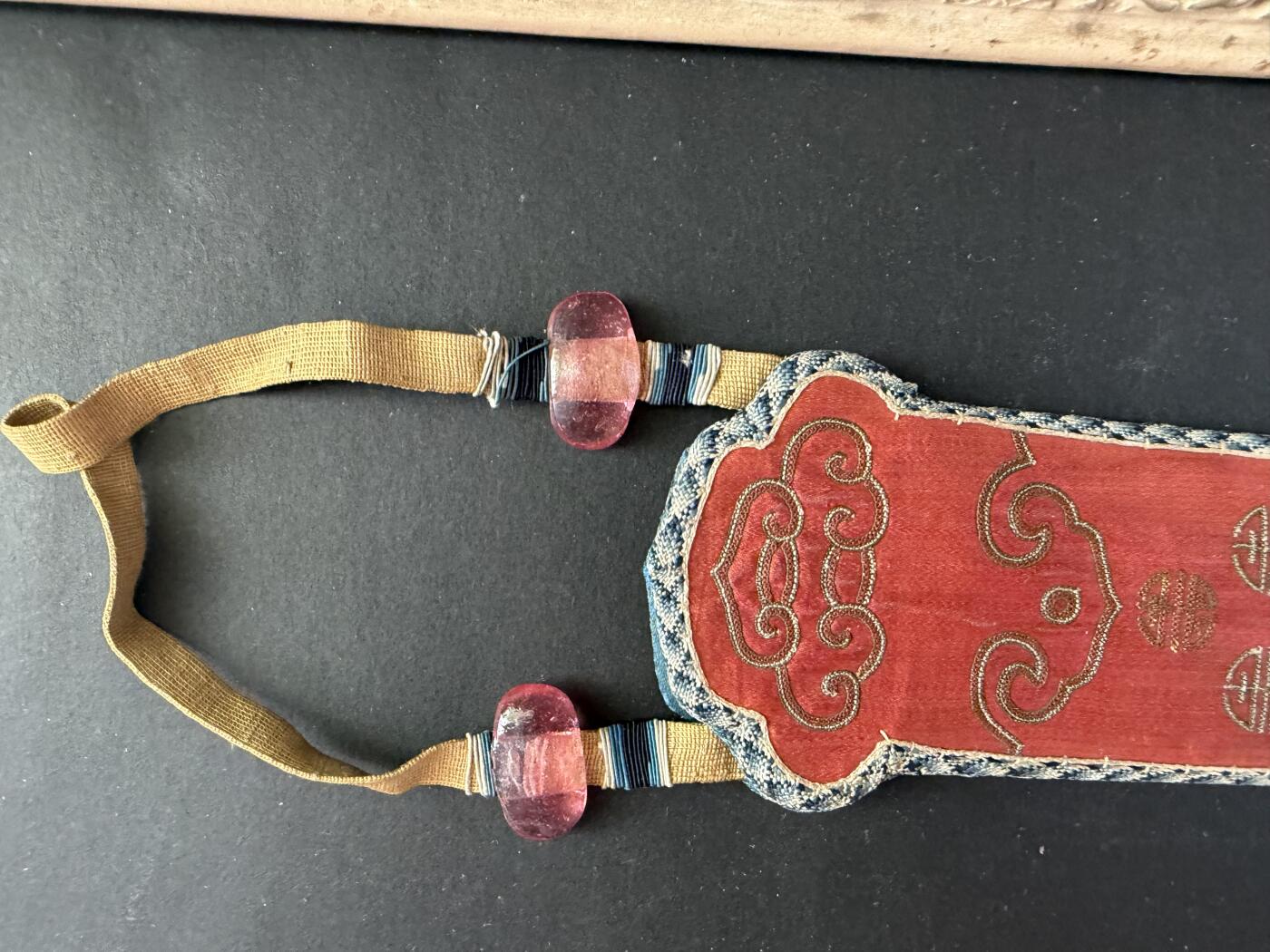 海外回流春节专场（三） 重器-法国回流清代扇套（尺寸：32.2cm，工艺精美，完整，仅底部有少许磨损）