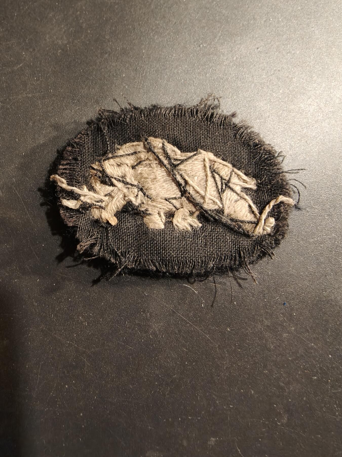 老王徽章第184期 英国陆军第1装甲师臂章     该师曾在二战期间的阿拉曼战役等重要战役中作战。