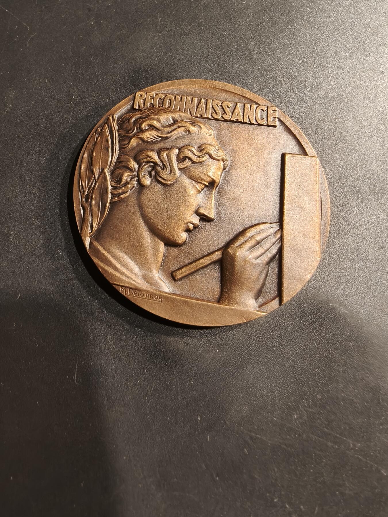 老王徽章第184期 法国无偿献血大铜章    直径50mm    重量52.7g