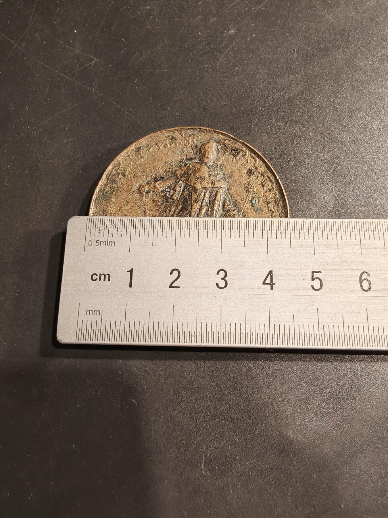 老王徽章第184期 法国铜章    直径45mm    重量37.5g