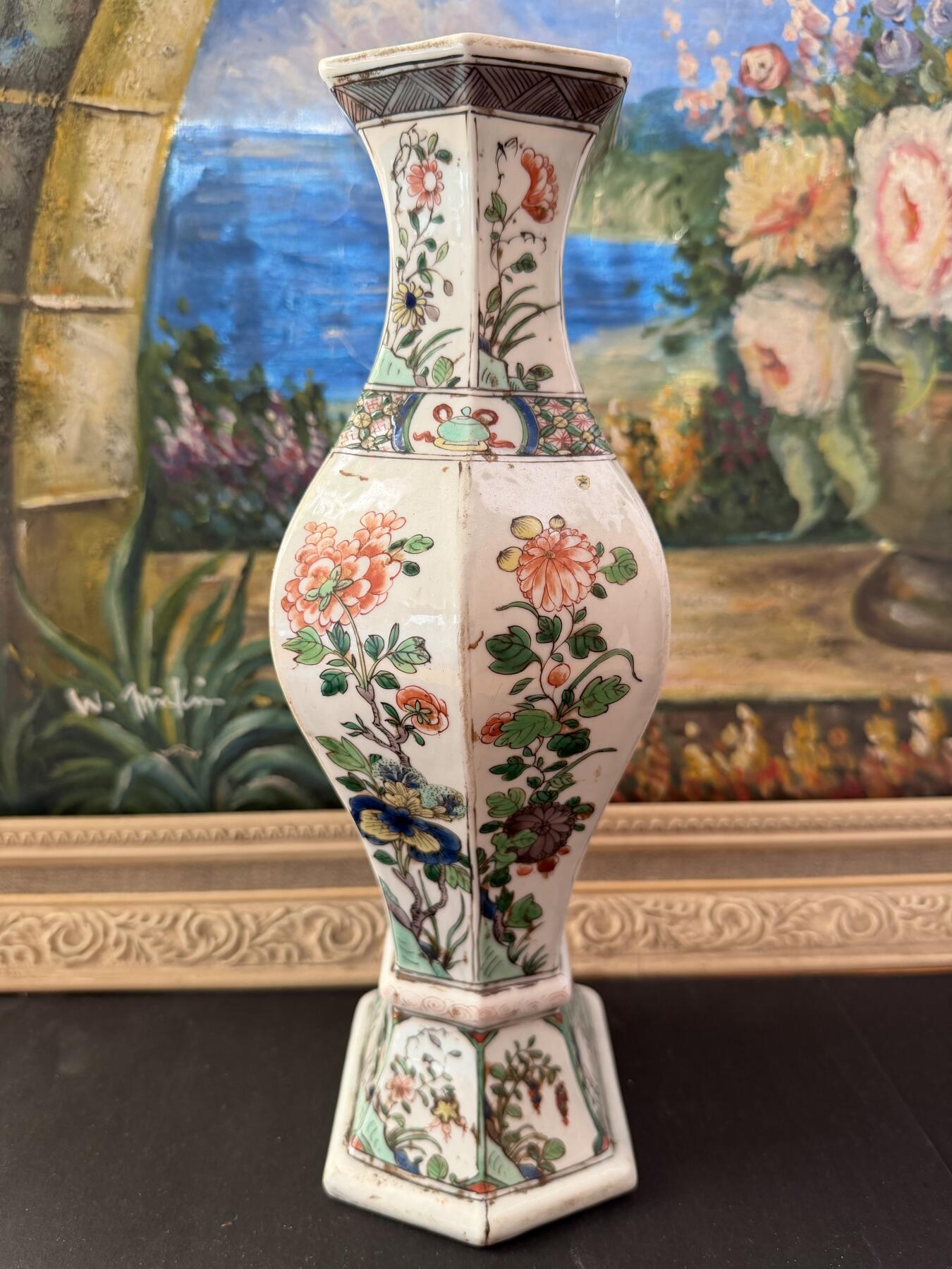 海外回流春节专场（三） 重器-法国回流清康熙五彩六棱花瓶（高：30.2cm，器型少见，画工精美，有冲线）