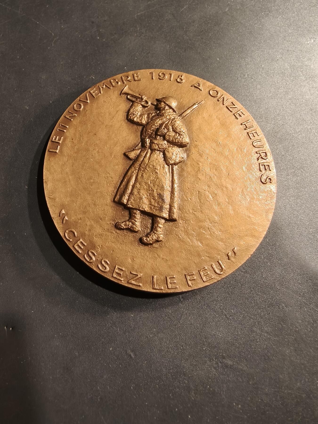 老王徽章第184期 法国一战停战50周年大铜章      直径68mm    重量169.2g