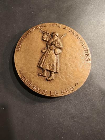 老王徽章第184期 - 法国一战停战50周年大铜章      直径68mm    重量169.2g