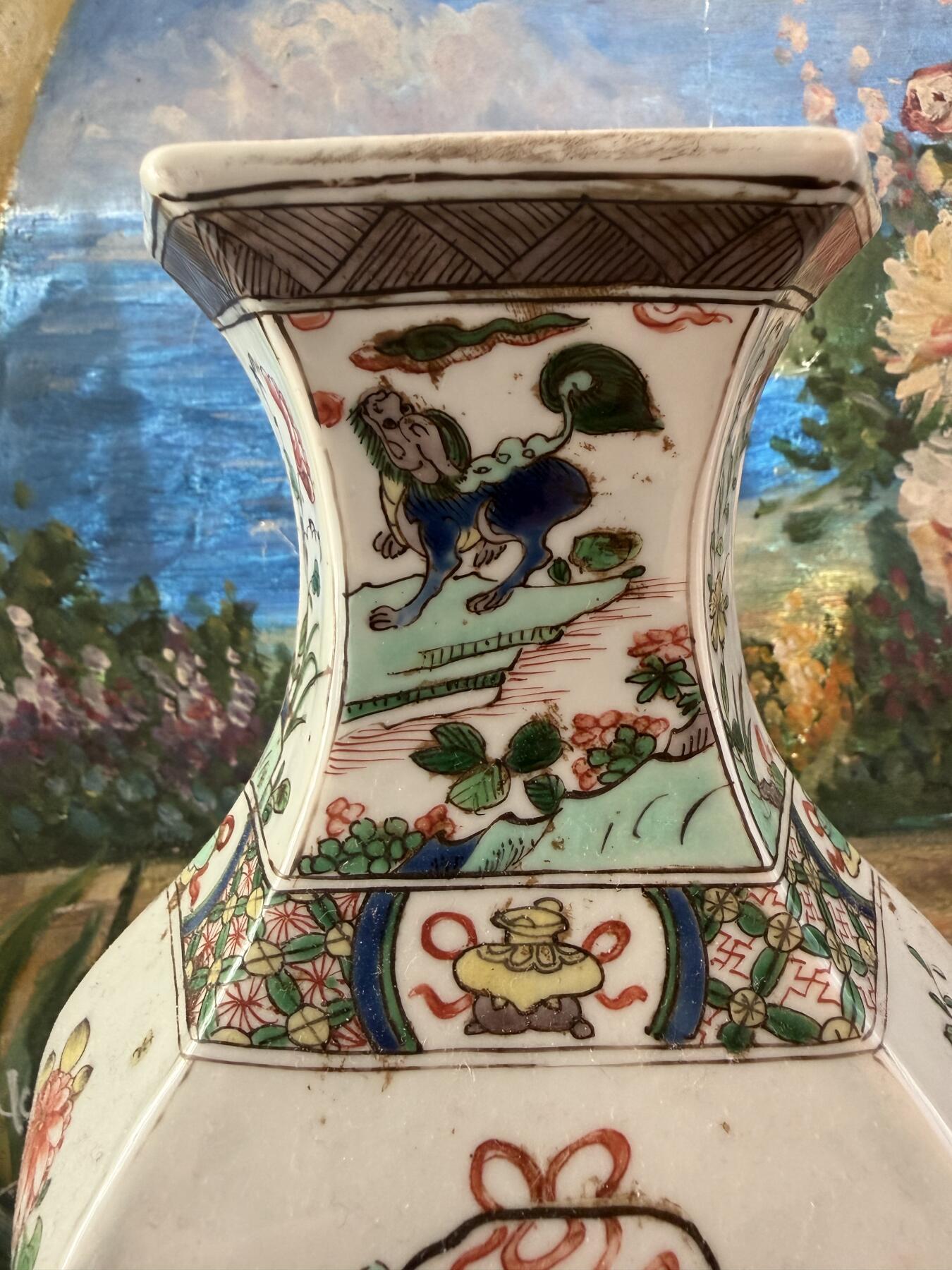 海外回流春节专场（三） 重器-法国回流清康熙五彩六棱花瓶（高：30.2cm，器型少见，画工精美，有冲线）