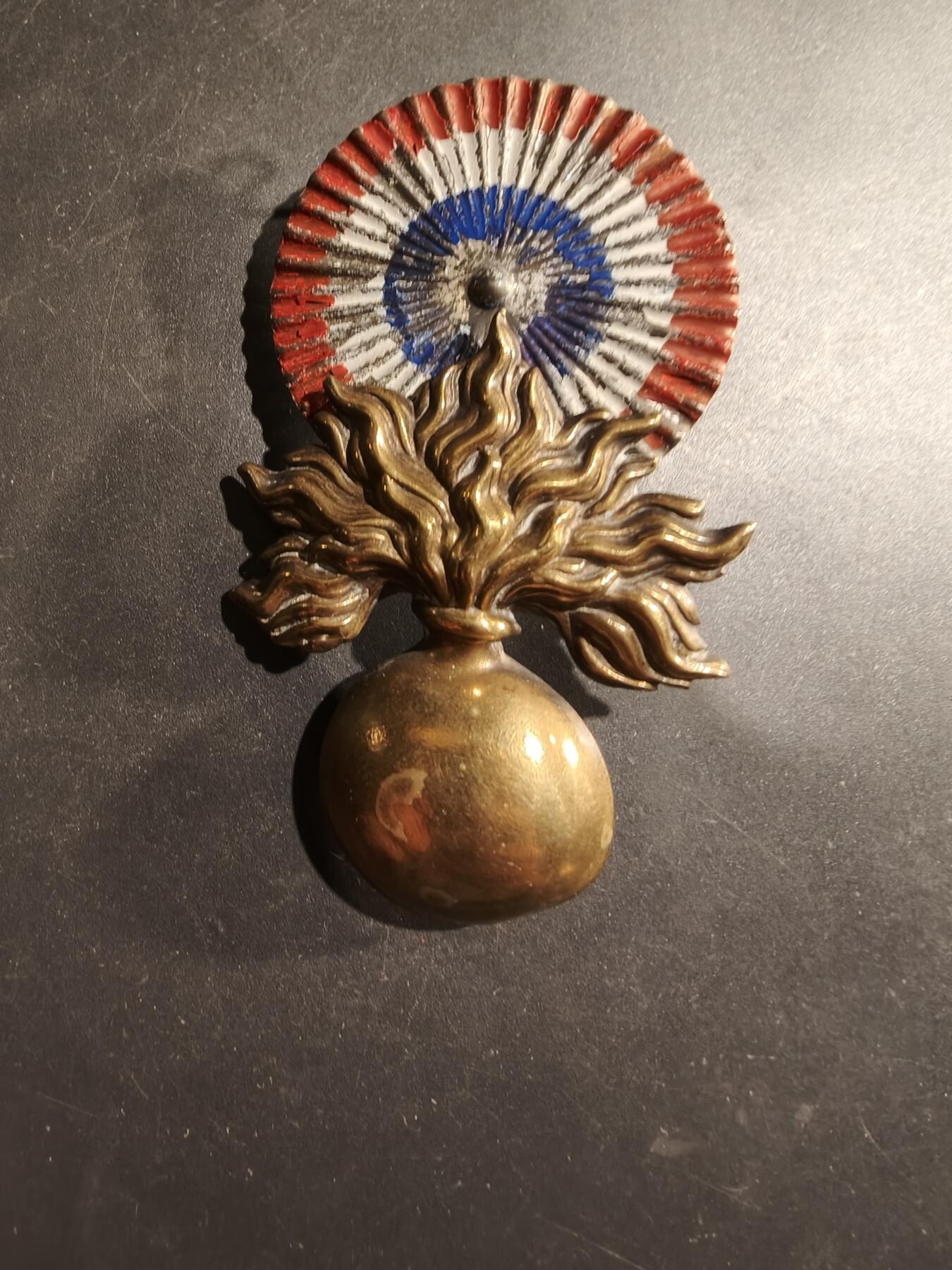 老王徽章第184期 法国第二帝国宪兵沙科帽帽徽