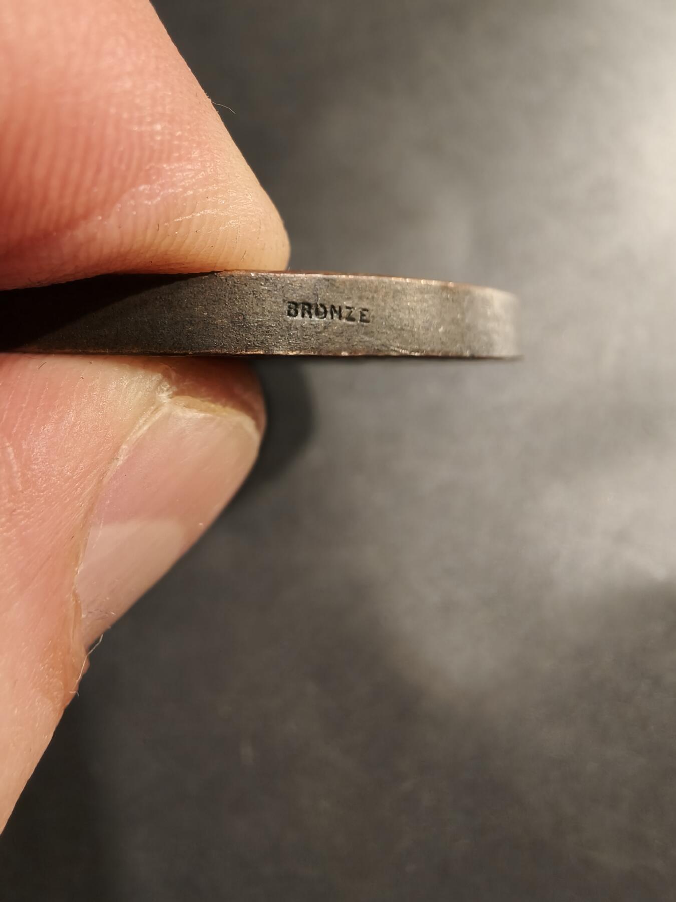 老王徽章第184期 法国射击协会大铜章    直径50mm    重量57.2g