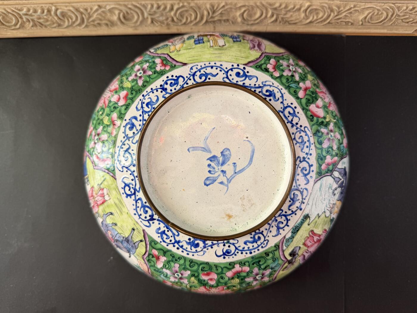 海外回流春节专场（三） 法国回流清代铜胎珐琅彩大碗（器型大，精美，直径：23cm，高：9.3cm，有少许裂纹和掉釉，如图）