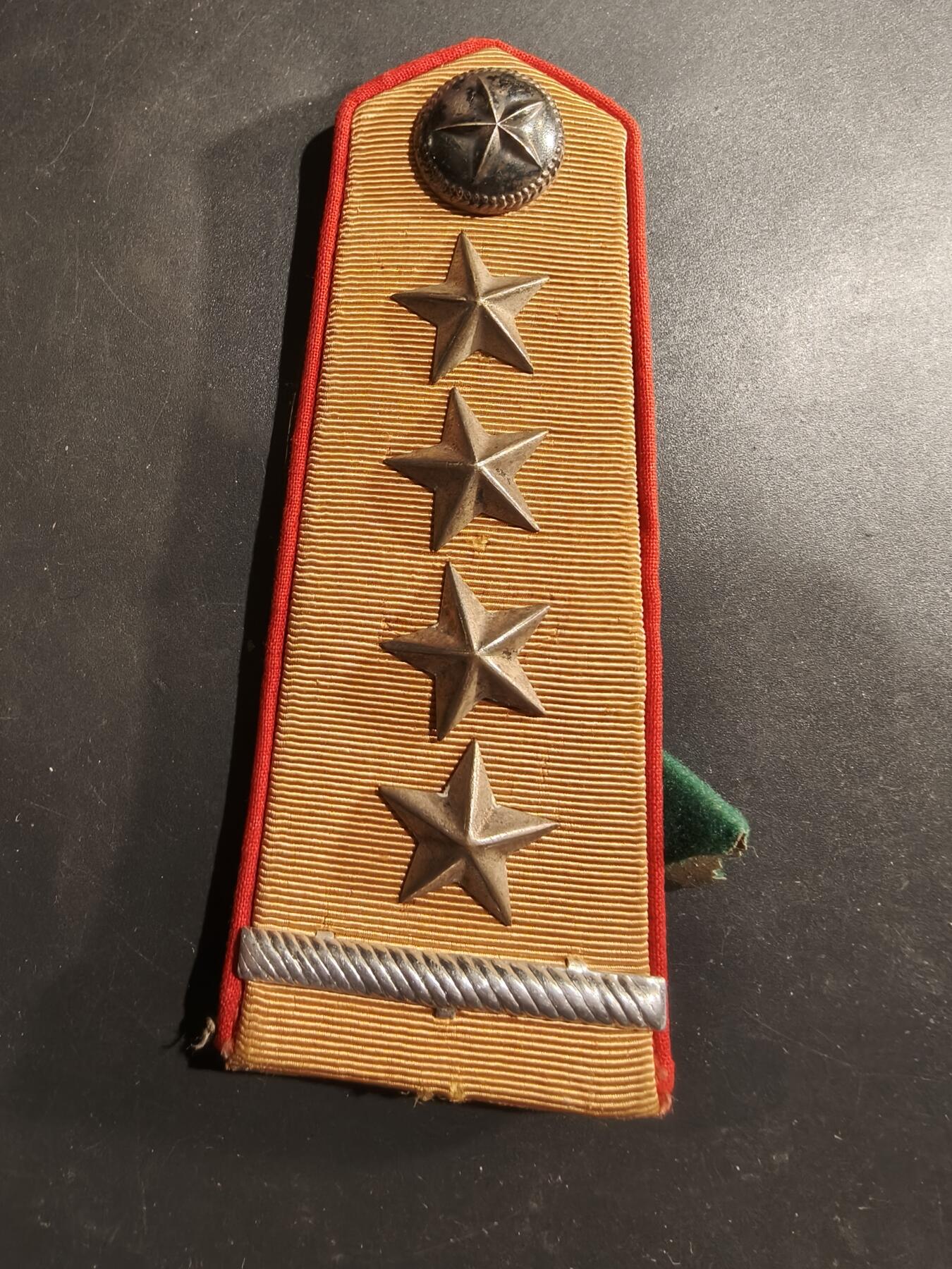老王徽章第184期 越南人民军陆军大尉肩章