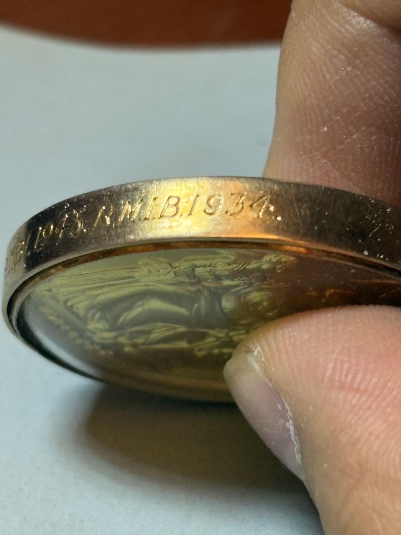 号角文化祝福各位藏友春节大吉马年入好藏 盛世勋华——号角文化勋章邮票专场拍卖第306期    英国共济会慈善与仁爱纪念章（Honorable Testimonial of Masonic Charity & Benevolence），925银，总重34.9克，带原盒，带边铭