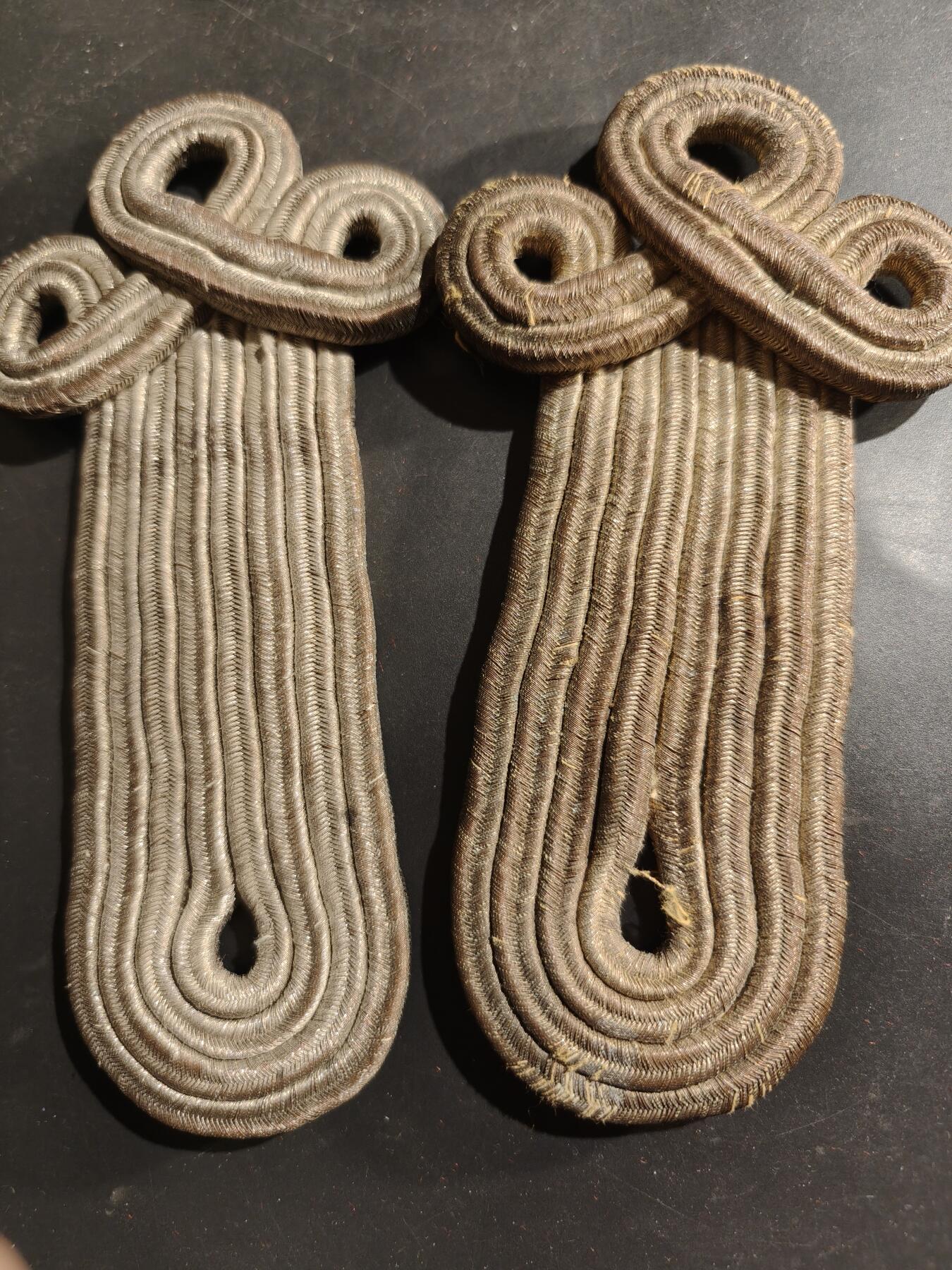 老王徽章第184期 法国宪兵肩章一组