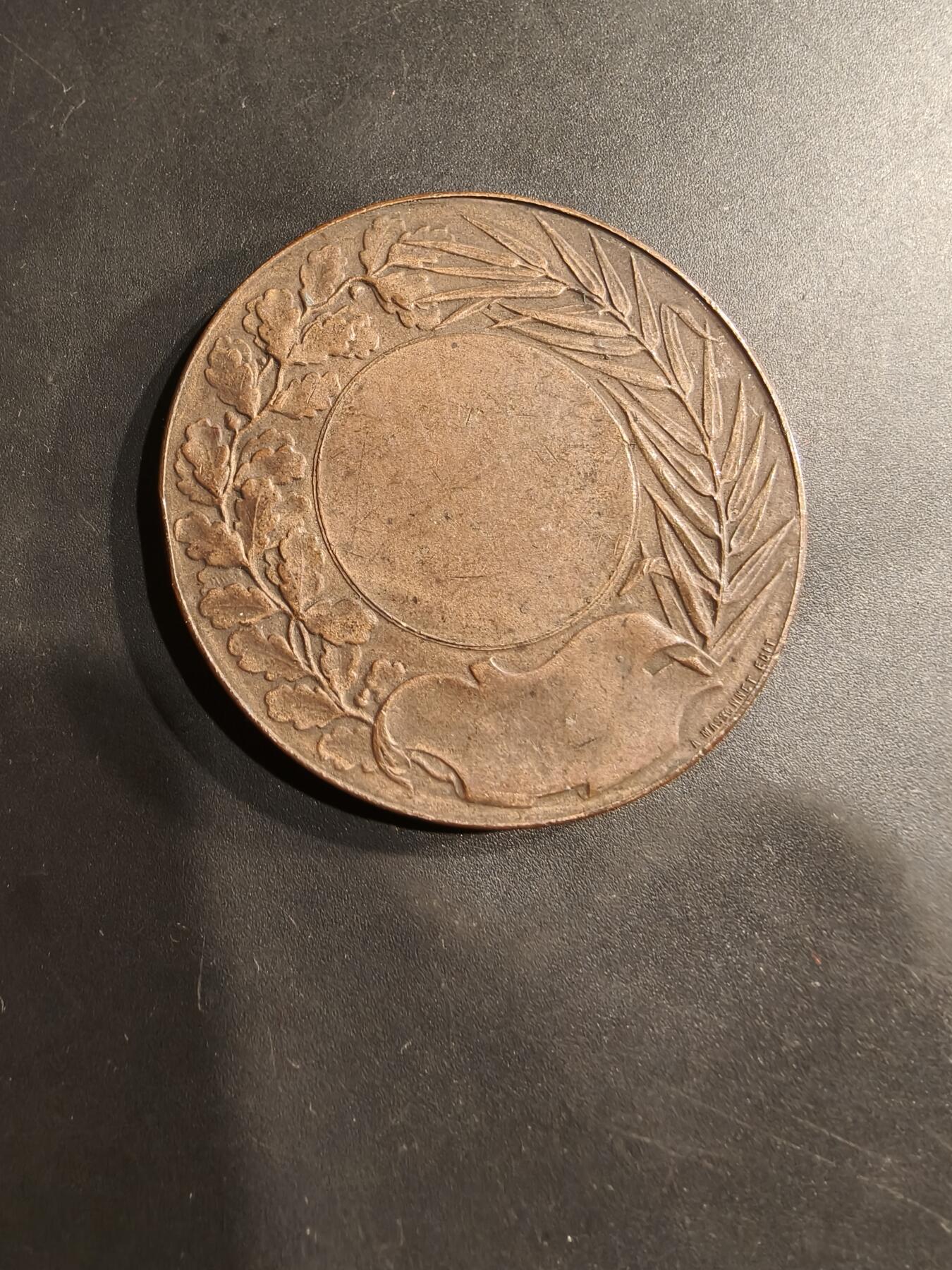 老王徽章第184期 法国射击协会大铜章    直径50mm    重量57.2g