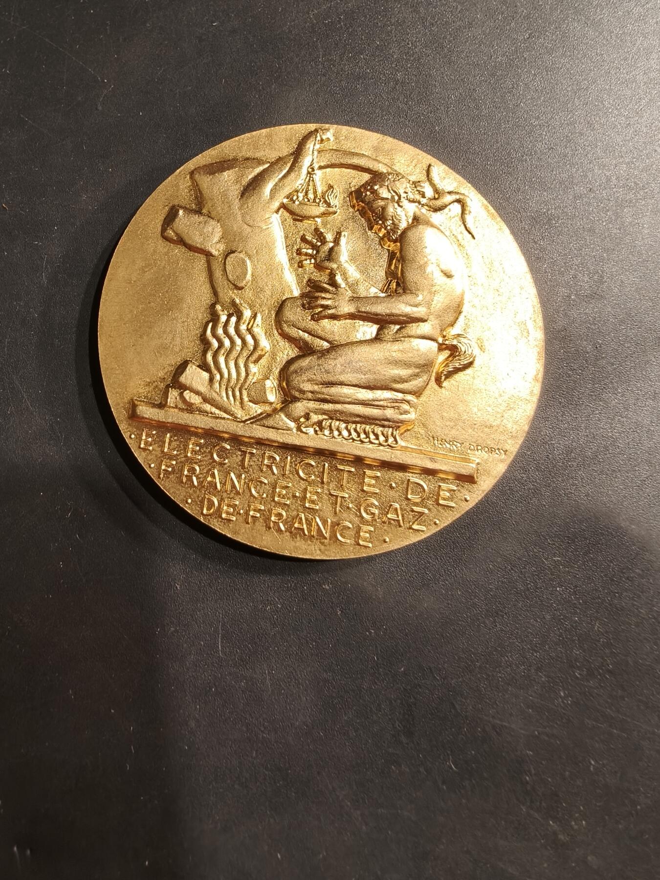 老王徽章第184期 法国电气公司镀金大铜章    原盒   大师Dropsy作品    直径54mm    重量72.5g