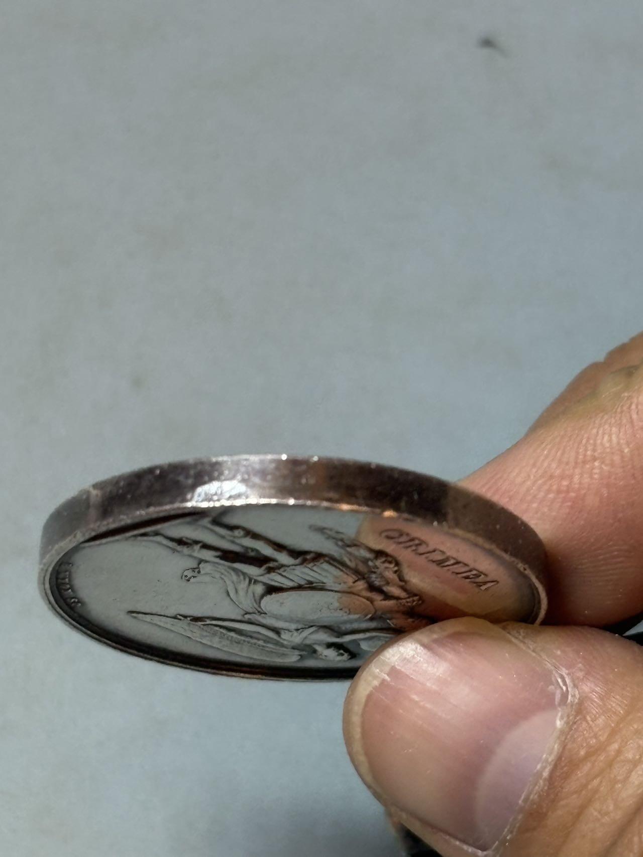 号角文化祝福各位藏友春节大吉马年入好藏 盛世勋华——号角文化勋章邮票专场拍卖第306期    英国1854年克里米亚战争奖章 银制  带塞瓦斯托波尔条 重40克