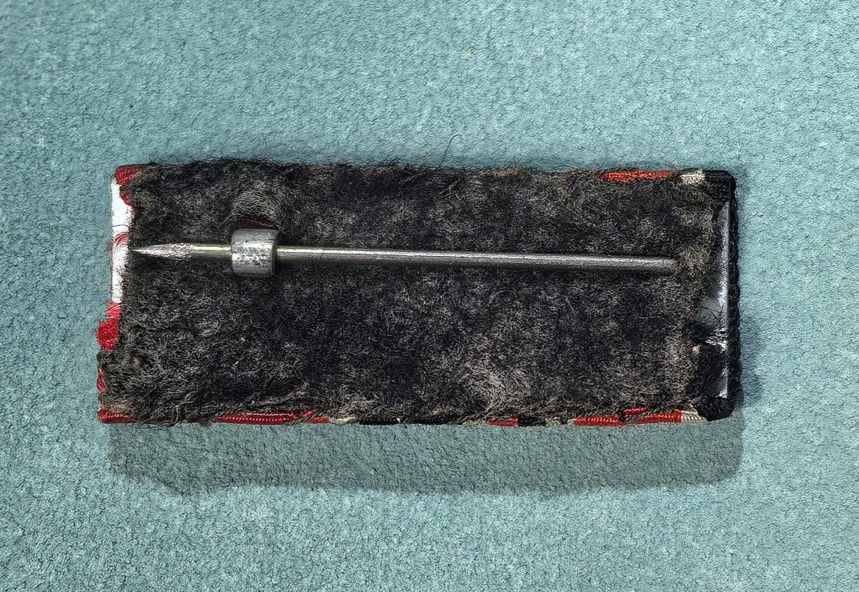 号角文化祝福各位藏友春节大吉马年入好藏 盛世勋华——号角文化勋章邮票专场拍卖第306期    德国（1939）三联勋略 包括二级铁十字勋章/二级佩剑战功十字勋章/东线冬季作战奖章