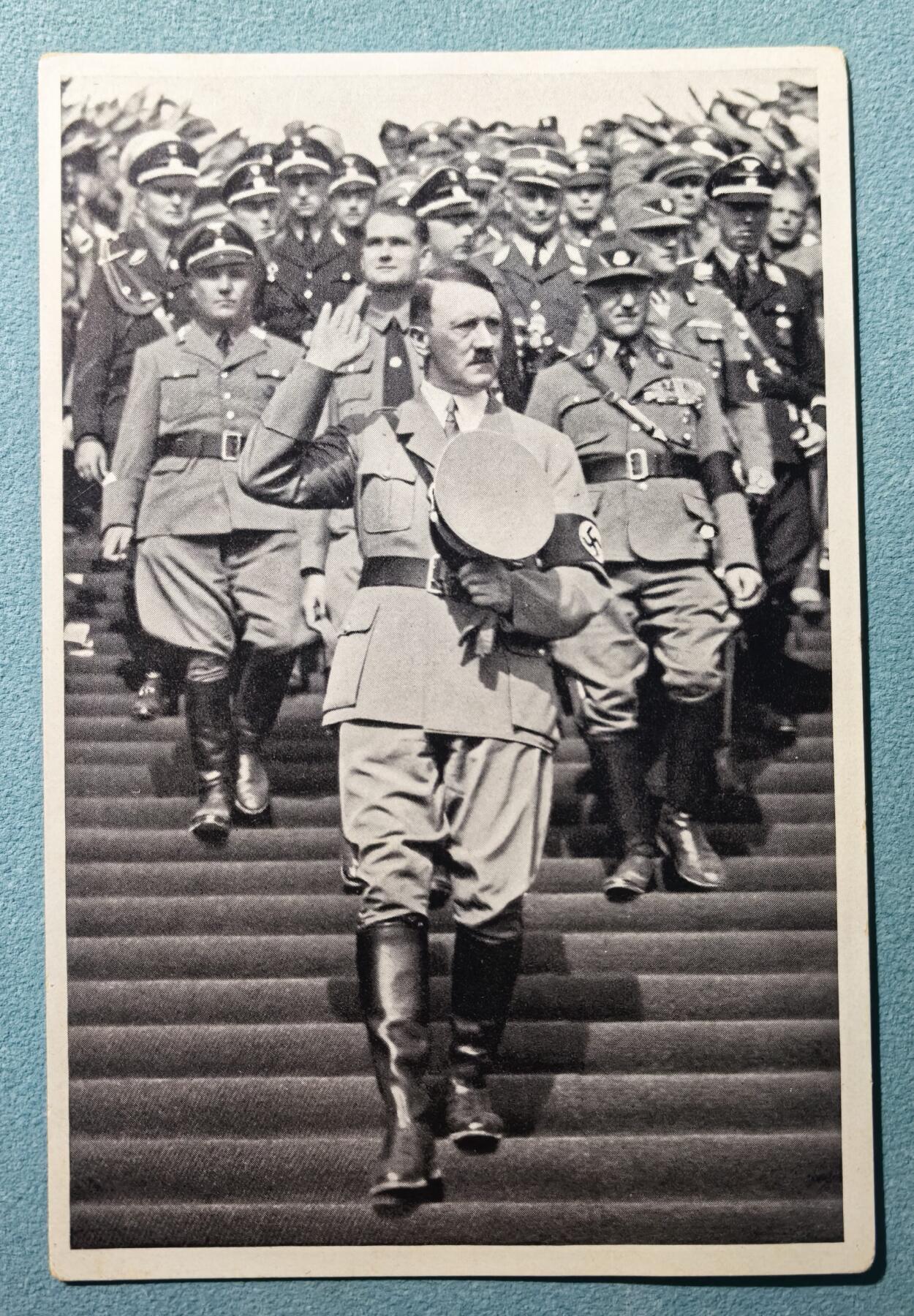 号角文化祝福各位藏友春节大吉马年入好藏 盛世勋华——号角文化勋章邮票专场拍卖第306期    德国（1939）小胡子系列大尺寸宣传卡片 1935年全国代表大会期间向与会者致意    