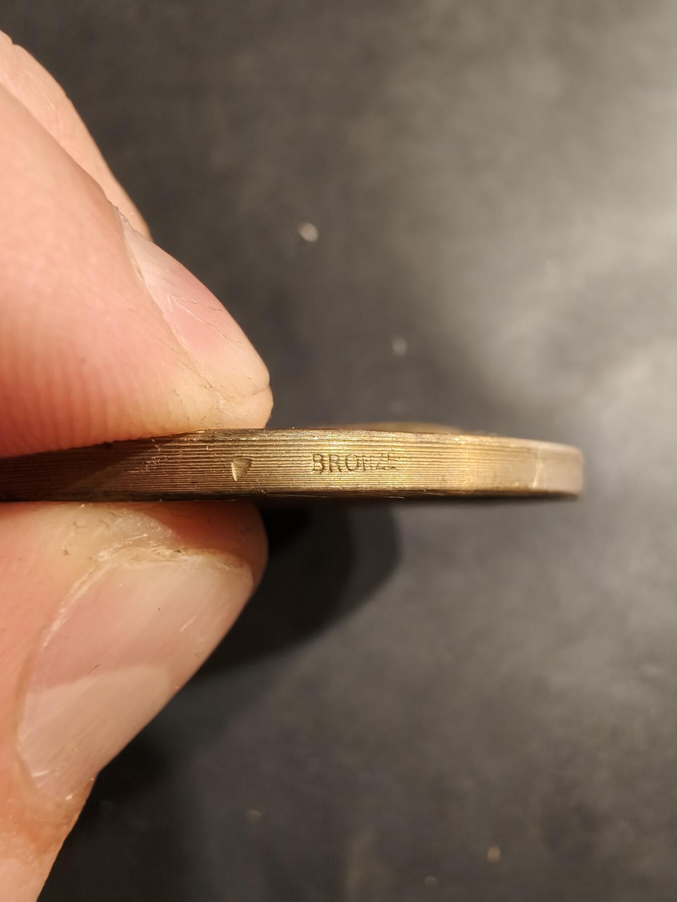 老王徽章第184期 法国电气公司大铜章    大师Dropsy作品    直径54mm    重量71.7g