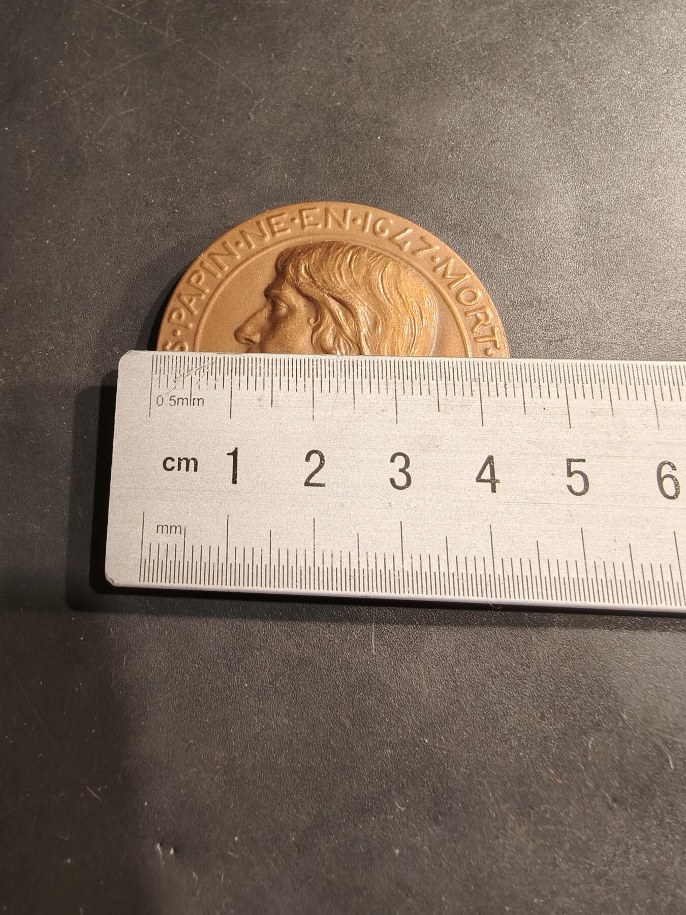 老王徽章第184期 法国机械工业联合会大铜章    直径44mm    重量48.9g