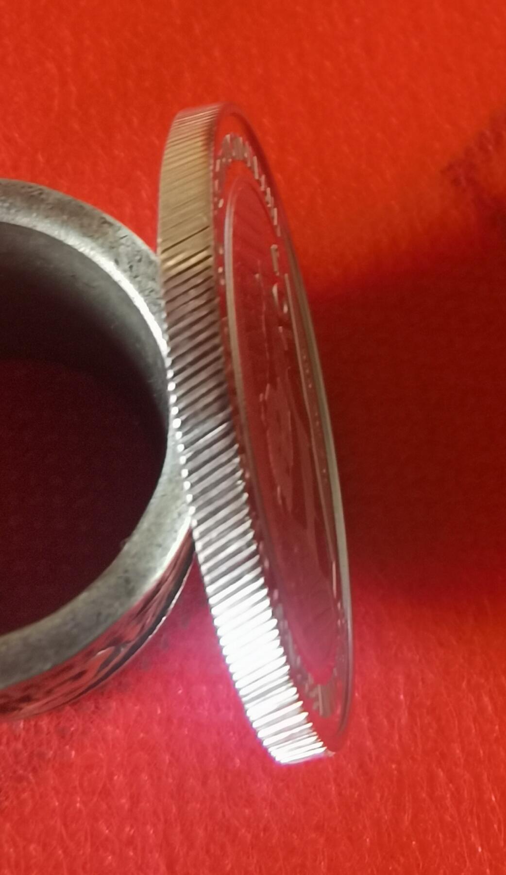 2014年熊猫加字纪念建行60年银币1枚