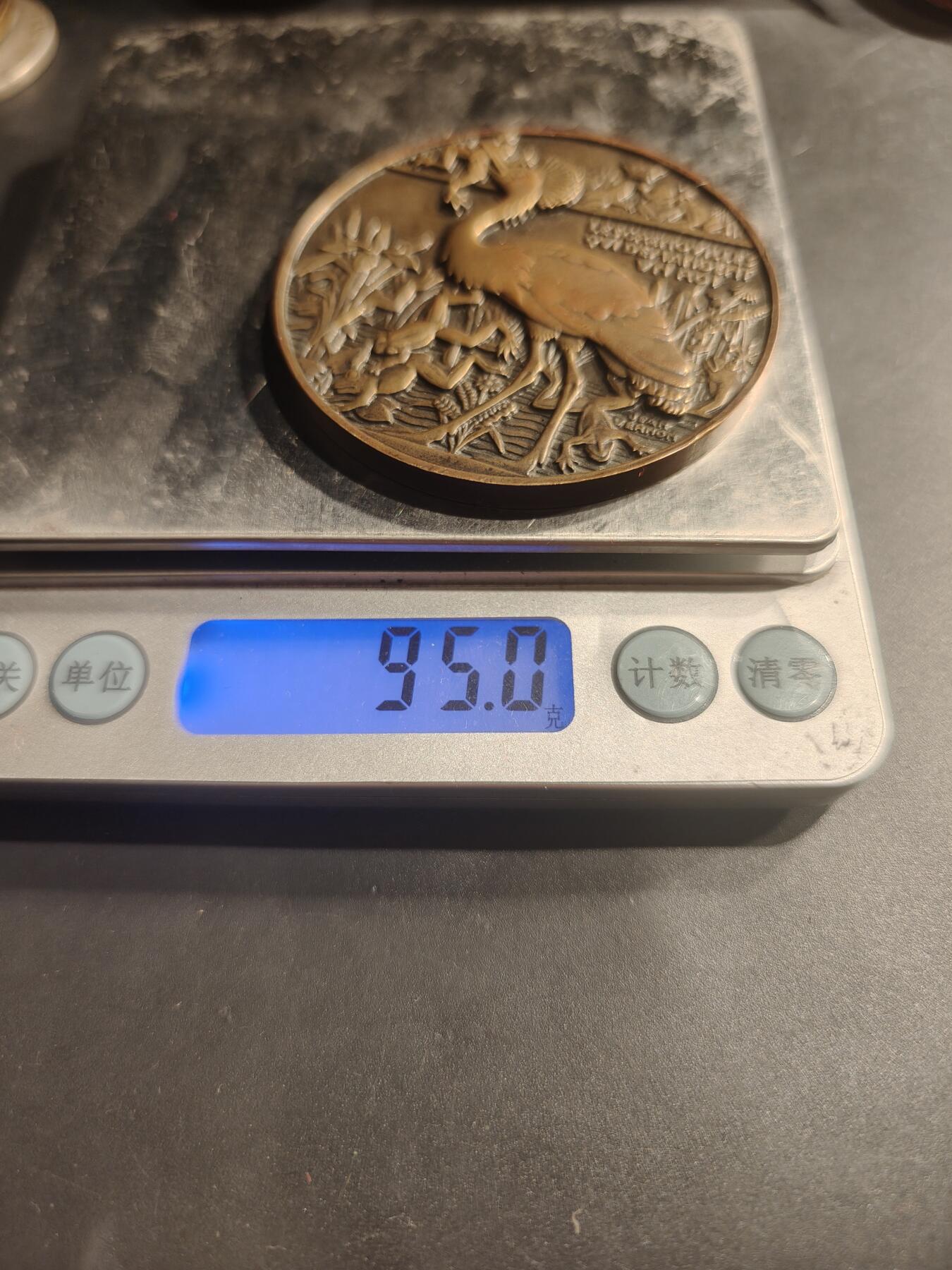 老王徽章第184期 法国拉封丹寓言故事“青蛙求王”大铜章    维尔农大师作品      直径58mm     重量95g