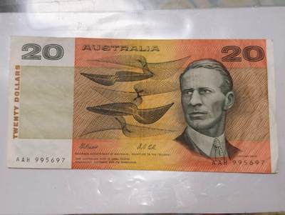 春节钱币瓷器清货捡漏拍场 - 老版纸质澳大利亚20元 大票幅 品相如图